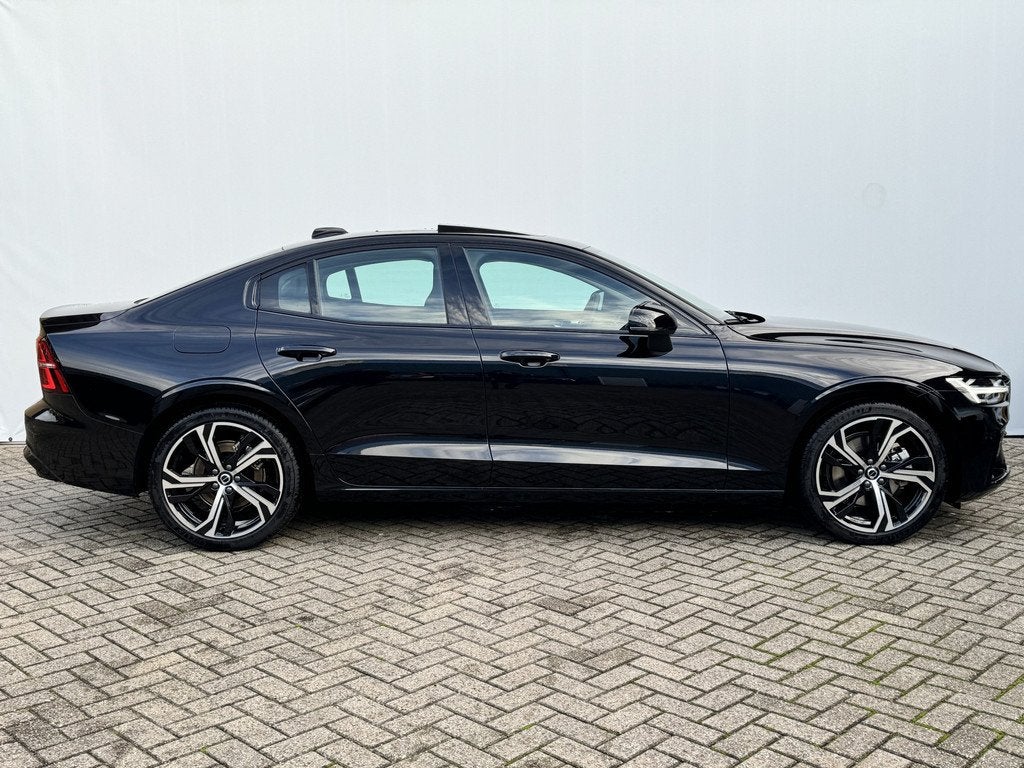 Volvo S60 2.0 B4 Automaat Plus Dark Panoramadak | Black Edit, 12 maanden, 4 cilinders, S60, Zwart