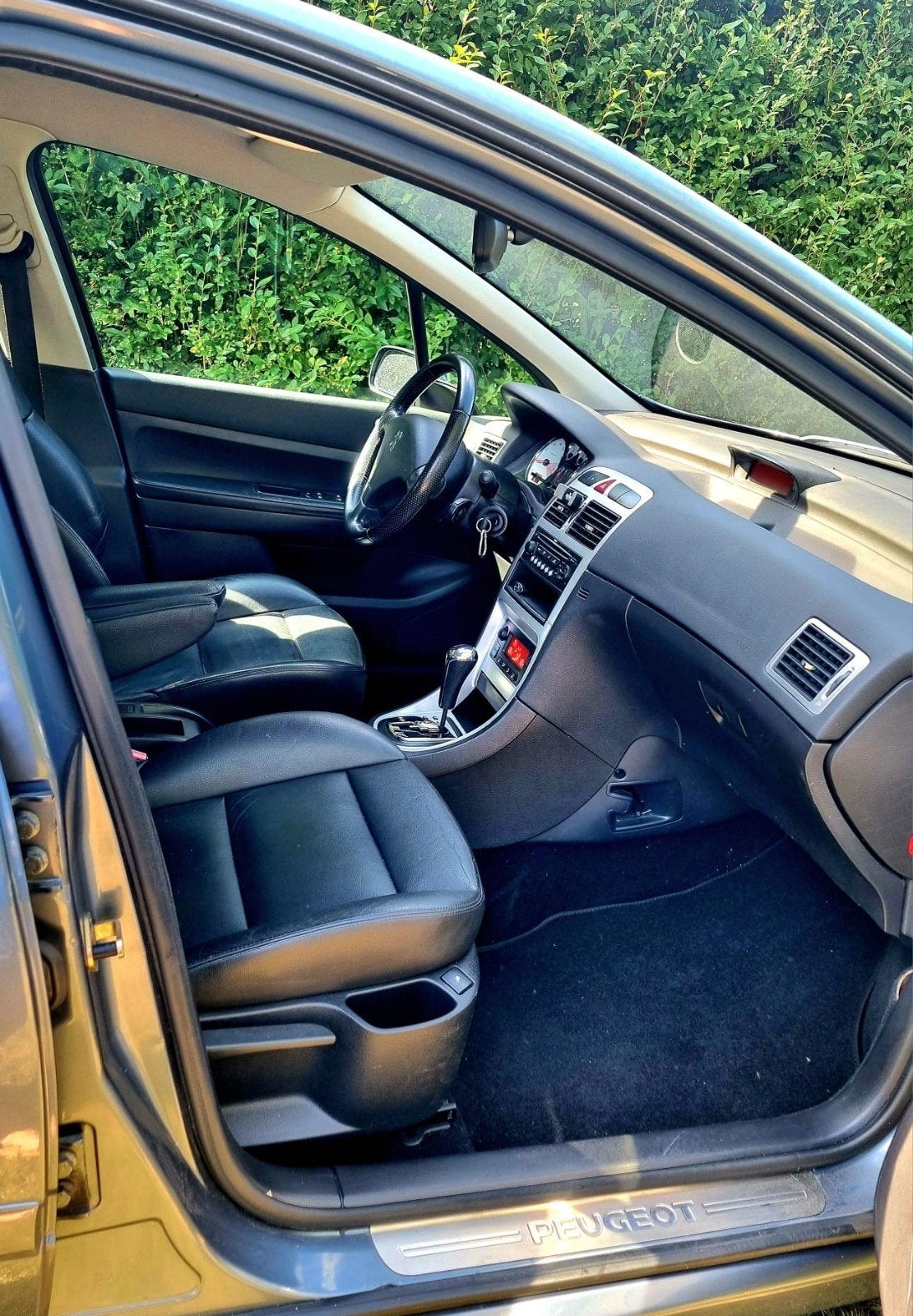 Peugeot 307 1.6 16V XR 5DR AUT 2007 Grijs, Zwart, 4 cilinders, 1200 kg, 650 kg