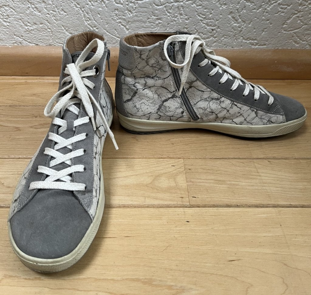 Hartjes sneakers maat 39 1/2 H wijdte grijs wit gemarmerd, Verzenden, Hartjes, Grijs, Sneakers of Gympen