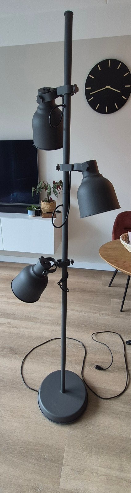 IKEA Lersta Vloerlamp met 3 verstelbare spots - Goede staat, Huis en Inrichting, Lampen | Vloerlampen, Ophalen, Gebruikt, Modern, Industrieel
