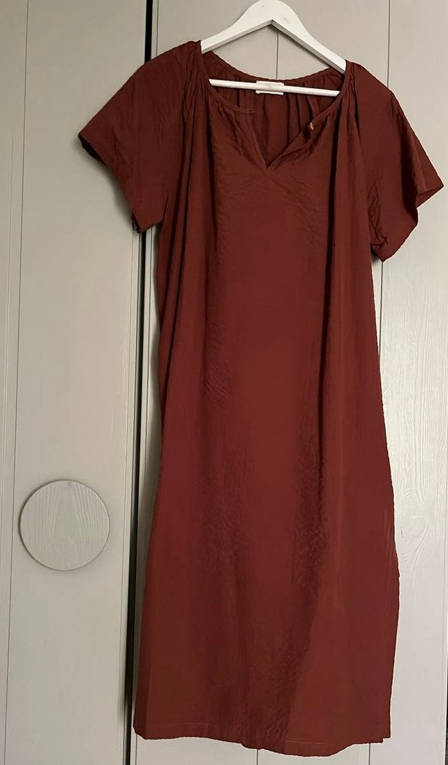 Ssaar jurk NIEUW, Kleding | Dames, Jurken, Zo goed als nieuw, Maat 36 (S), Onder de knie, Ophalen of Verzenden