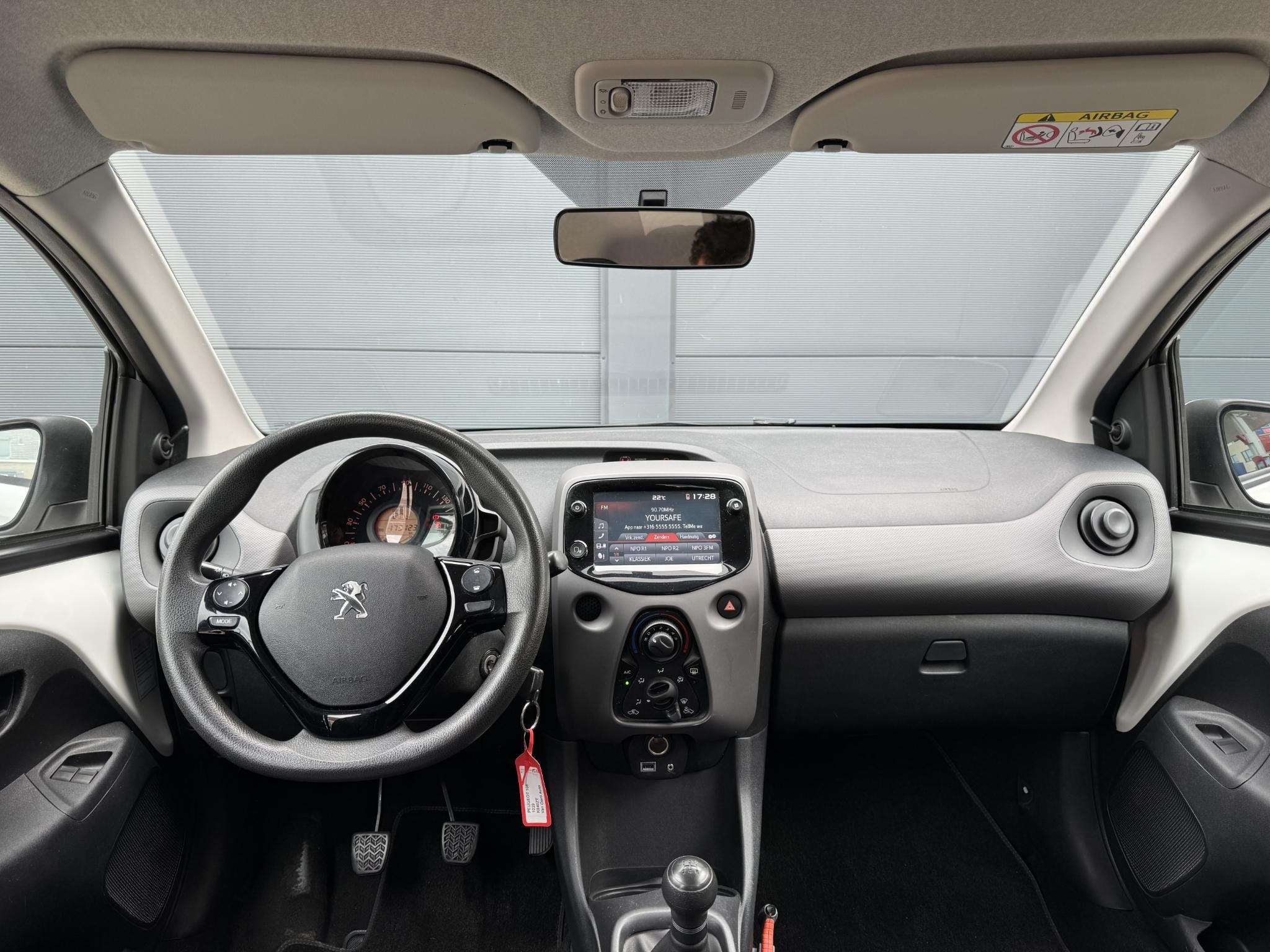 Peugeot 108 CarPlay / Camera / 100% Onderhoud / Geen Import, Voorwielaandrijving, Stof, Gebruikt, Euro 6