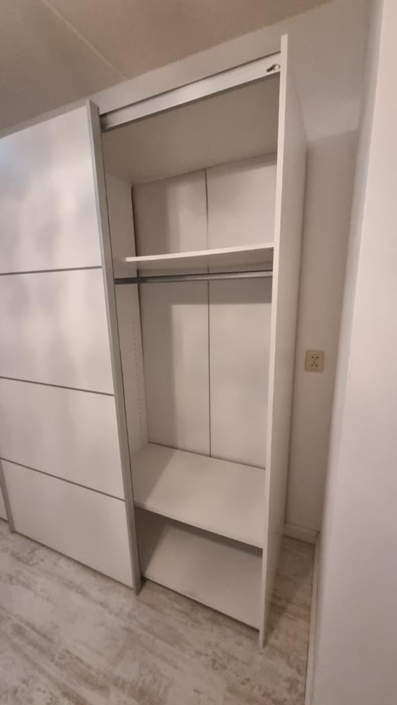 Witte kledingkast met schuifdeuren, Overige materialen, Gebruikt, 100 tot 150 cm, 200 cm of meer