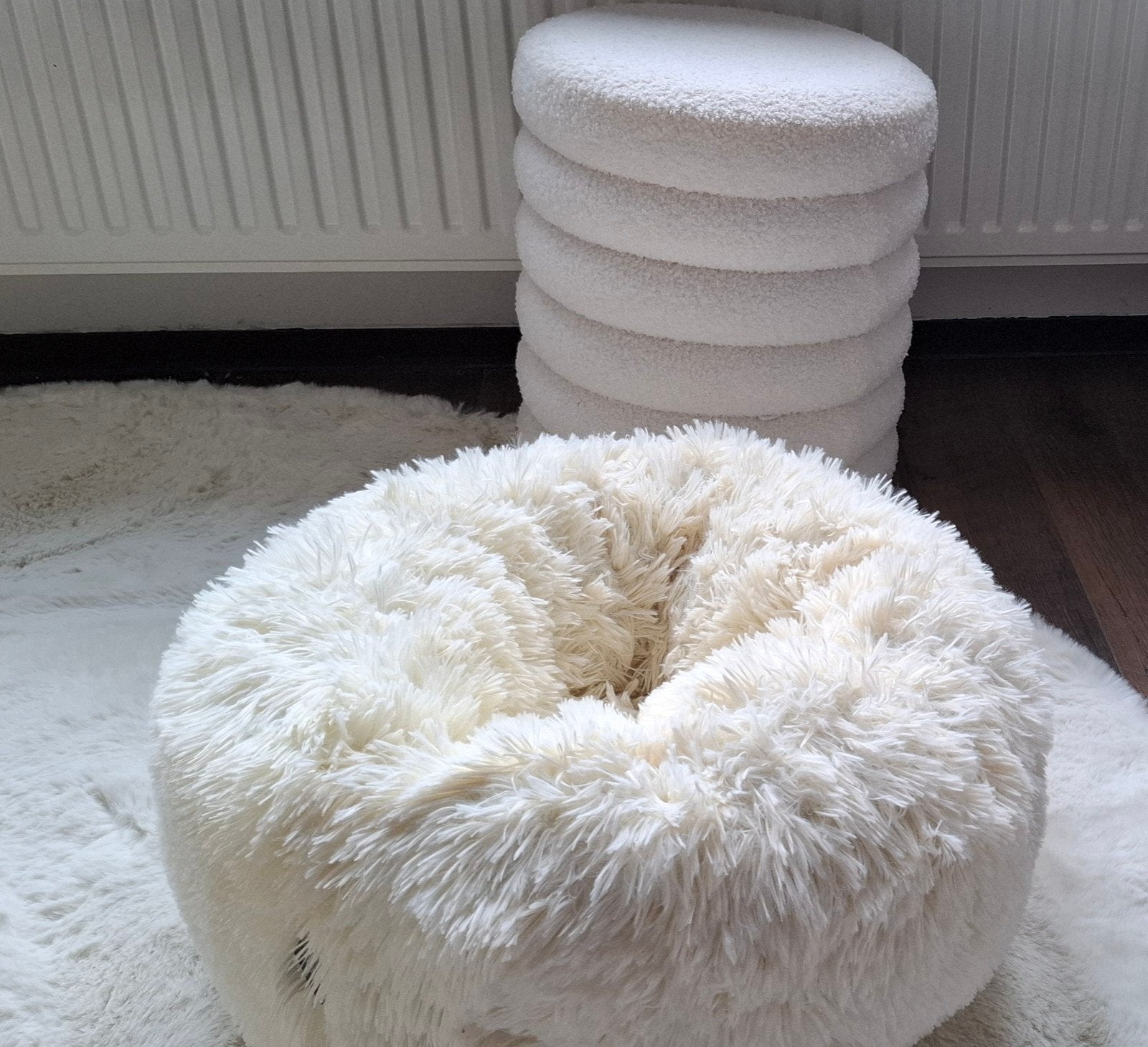 Mooie witte zacht en fluffy katten mand, Ophalen of Verzenden, Zo goed als nieuw, Pluche