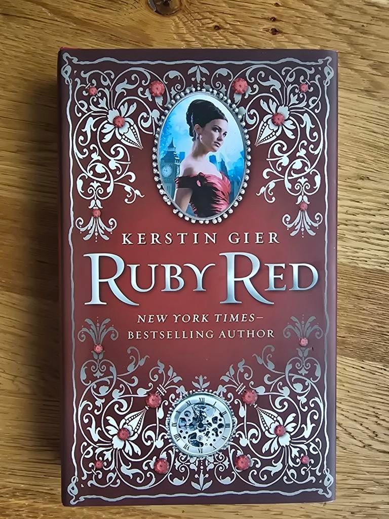 Ruby Red - Kerstin Gier (Engels), Boeken, Romans, Zo goed als nieuw, Amerika, Ophalen