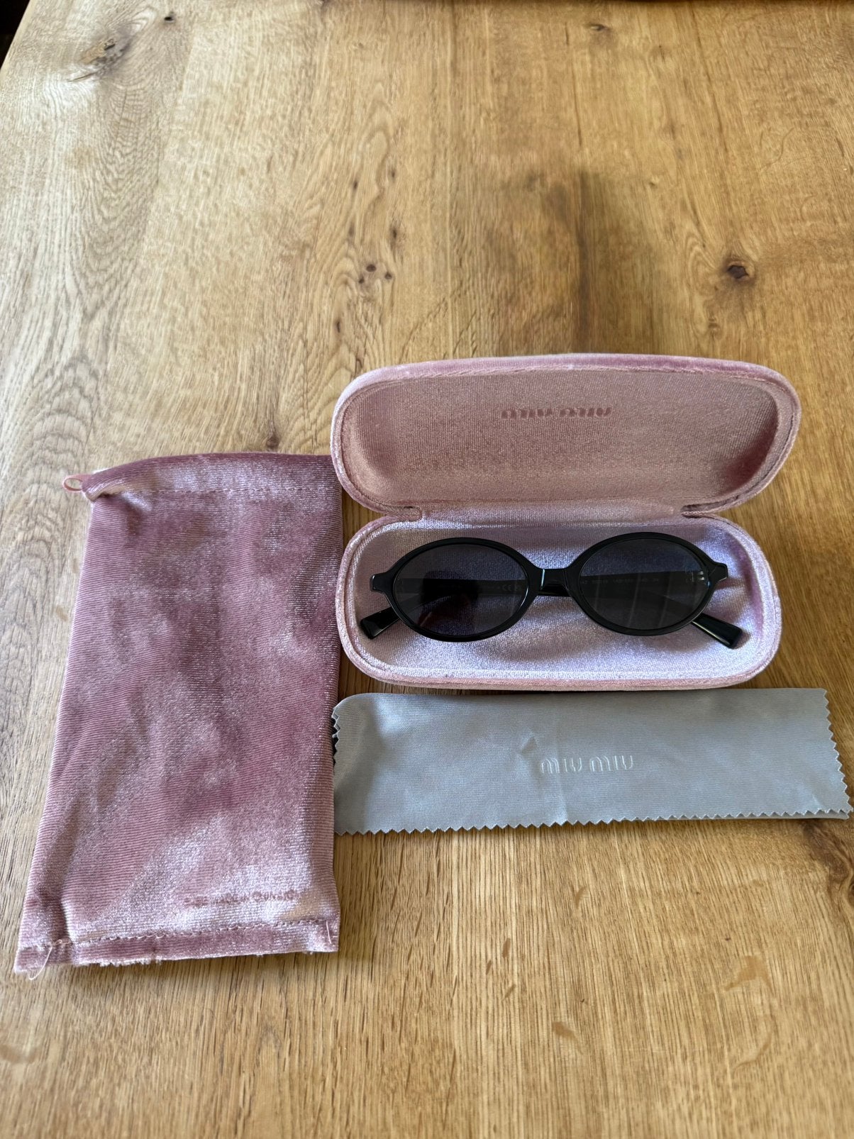 Miu miu zonnebril MU 04ZS, Sieraden, Tassen en Uiterlijk, Zonnebrillen en Brillen | Dames, Ophalen of Verzenden, Zo goed als nieuw