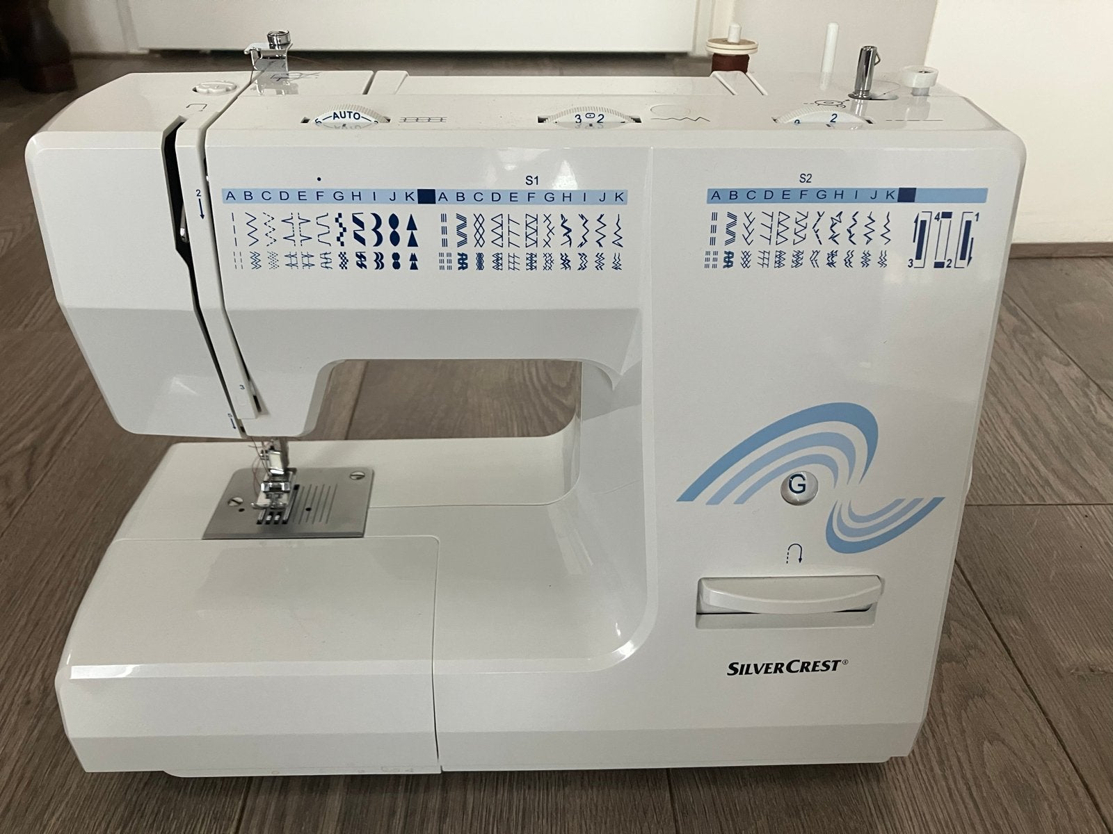 SilverCrest 8750 Naaimachine, Hobby en Vrije tijd, Naaimachines en Toebehoren, Ophalen, Zo goed als nieuw, Naaimachine, Overige merken