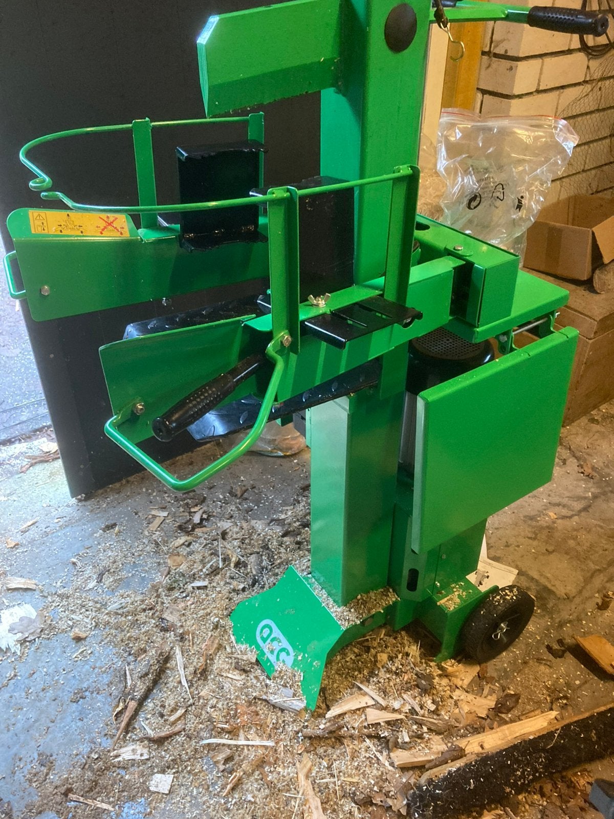 Te huur kloofmachine, Ophalen, Zo goed als nieuw, Staand