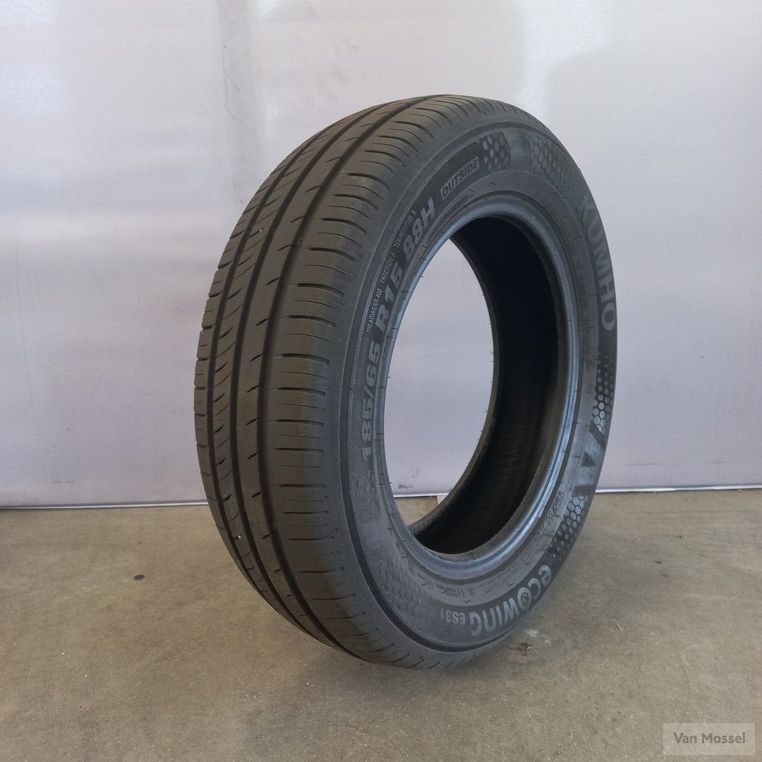 Kumho Ecowing 185/65/R15 88H, Auto-onderdelen, Banden en Velgen, Gebruikt, 15 inch, -, -