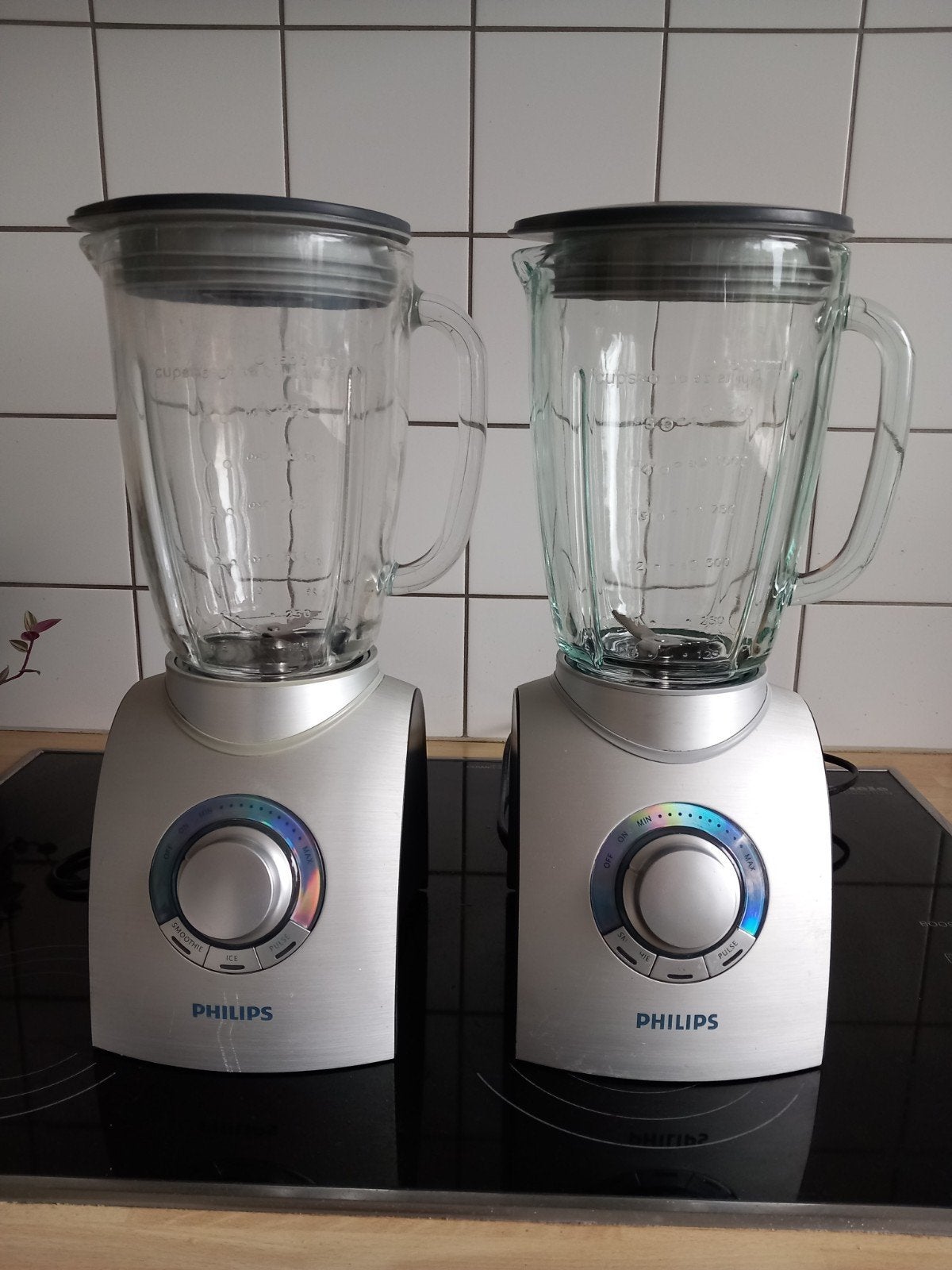 Twee Philips blenders HR2094 (1x werkend, 1x defect), Ophalen of Verzenden