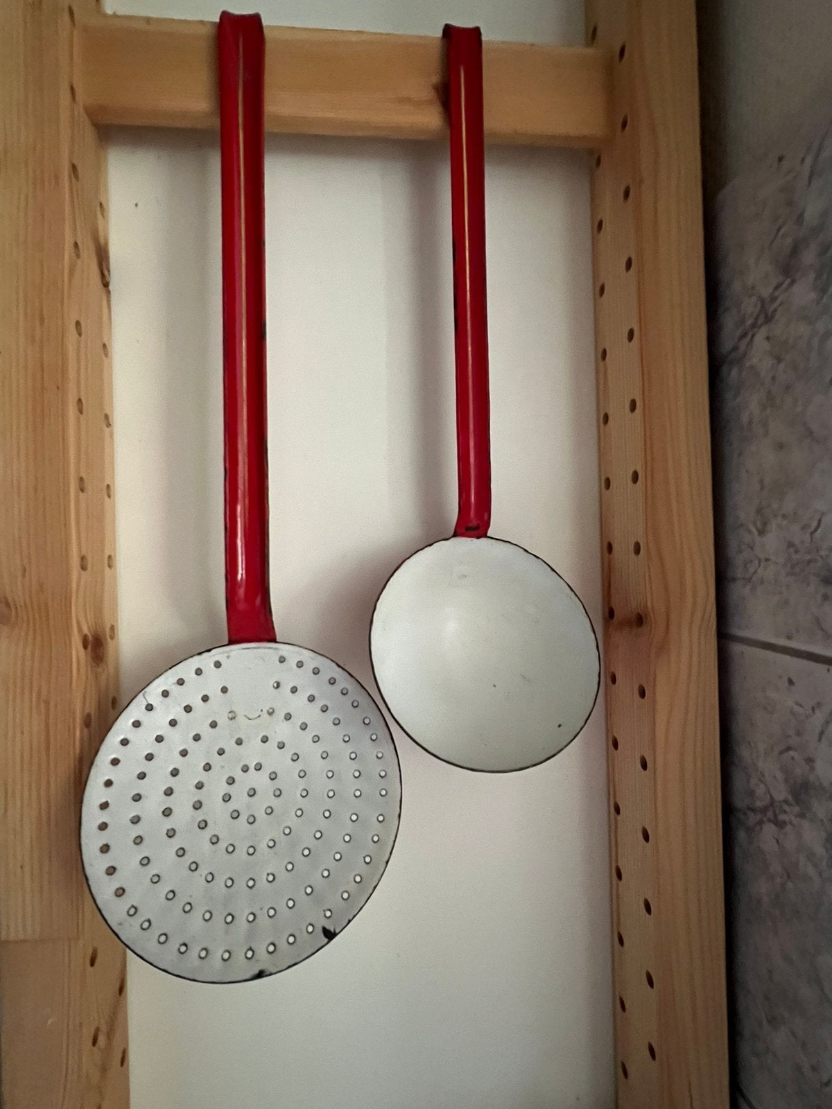 Vintage emaille rood keuken / kook gerei, Antiek en Kunst, Antiek | Emaille, Ophalen of Verzenden