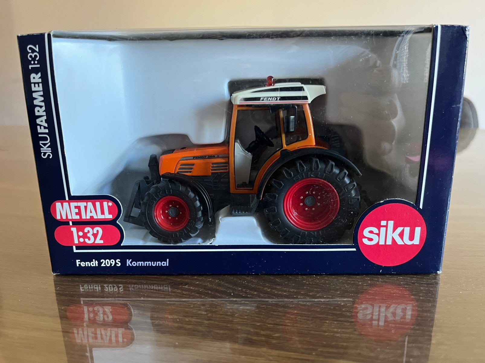 Fendt 209 S tractor Oranje Kommunal uitvoering Siku Nieuw, Ophalen of Verzenden, Nieuw, Tractor of Landbouw, SIKU