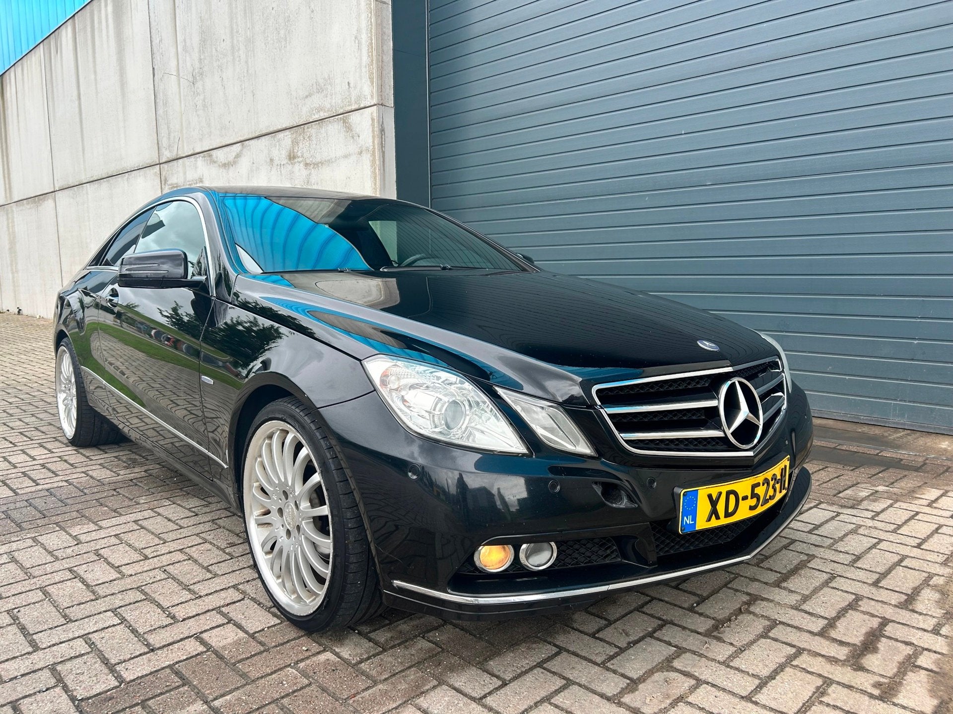 Mercedes-Benz E-klasse Coupé 200 CGI Elegance AUT NAVI, Auto's, Achterwielaandrijving, 4 cilinders, 4 stoelen, Zwart