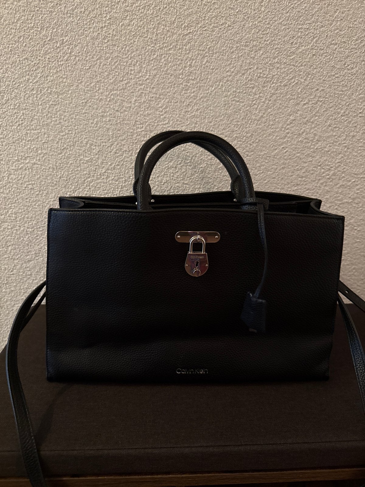 Calvin Klein Zwarte Handtas, Ophalen of Verzenden, Zo goed als nieuw, Zwart, Handtas