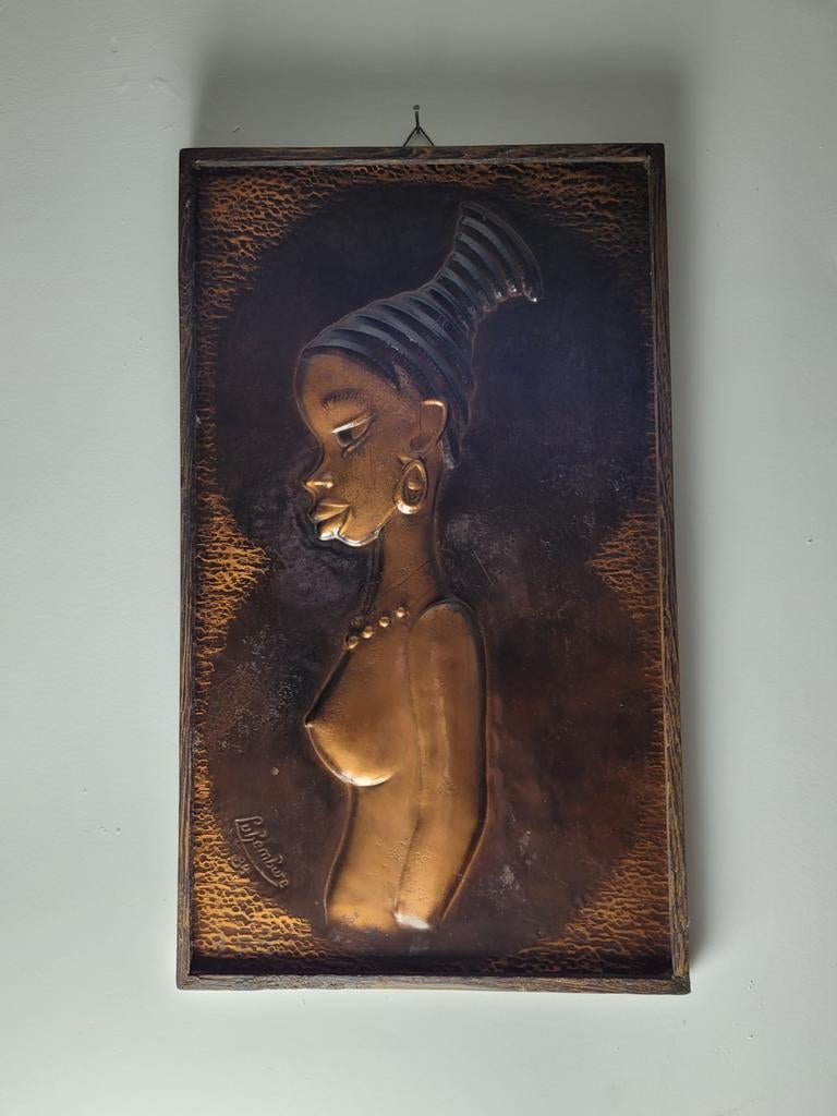 Vintage Koperen Wandreliëf Afrikaanse Vrouw in Houten Lijst, Antiek en Kunst, Ophalen of Verzenden