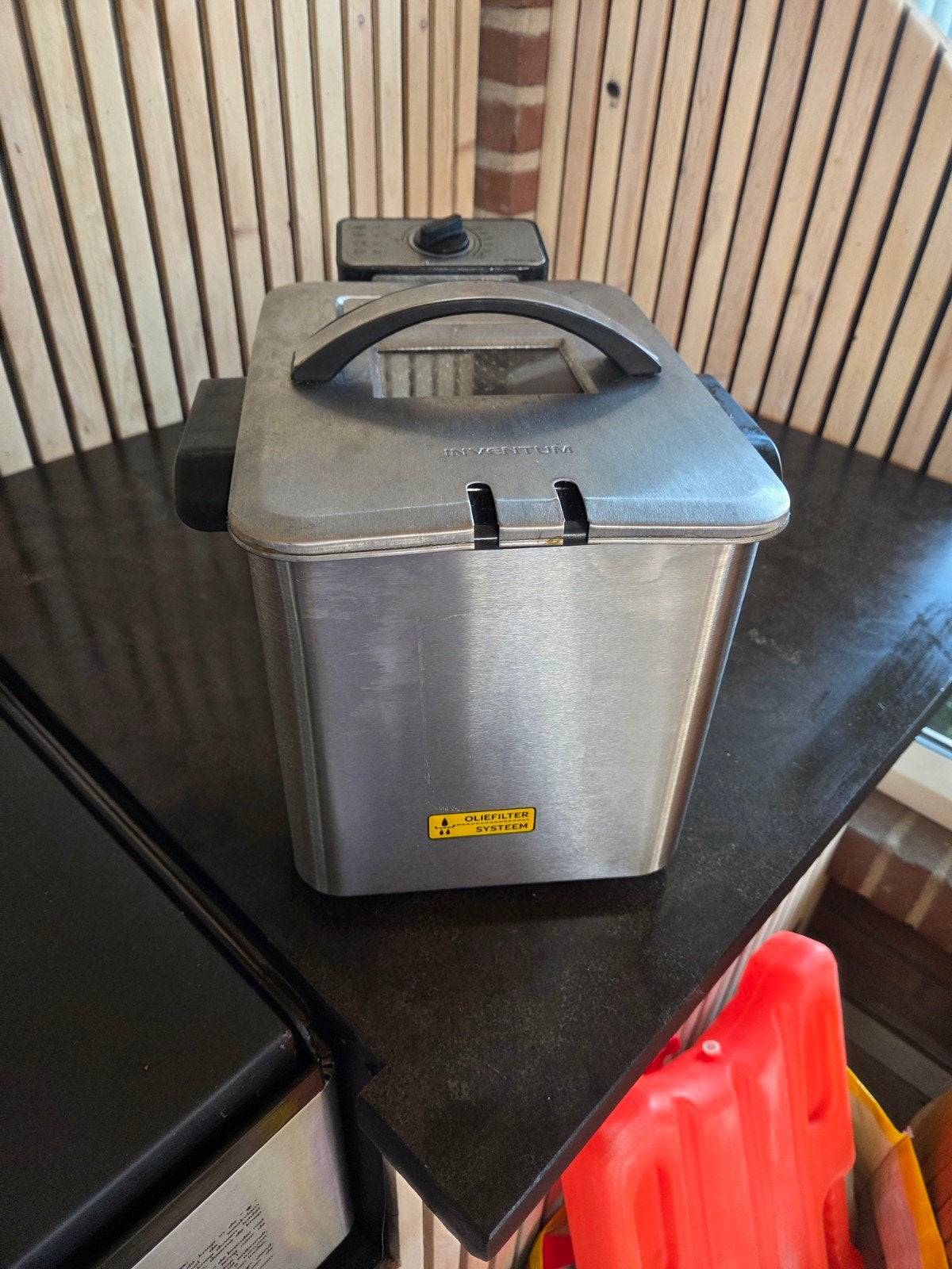 Friteuse met oliefiltersysteem - Invertera, 2 tot 3 liter, Ophalen of Verzenden, Gebruikt, Uitneembare binnenpan