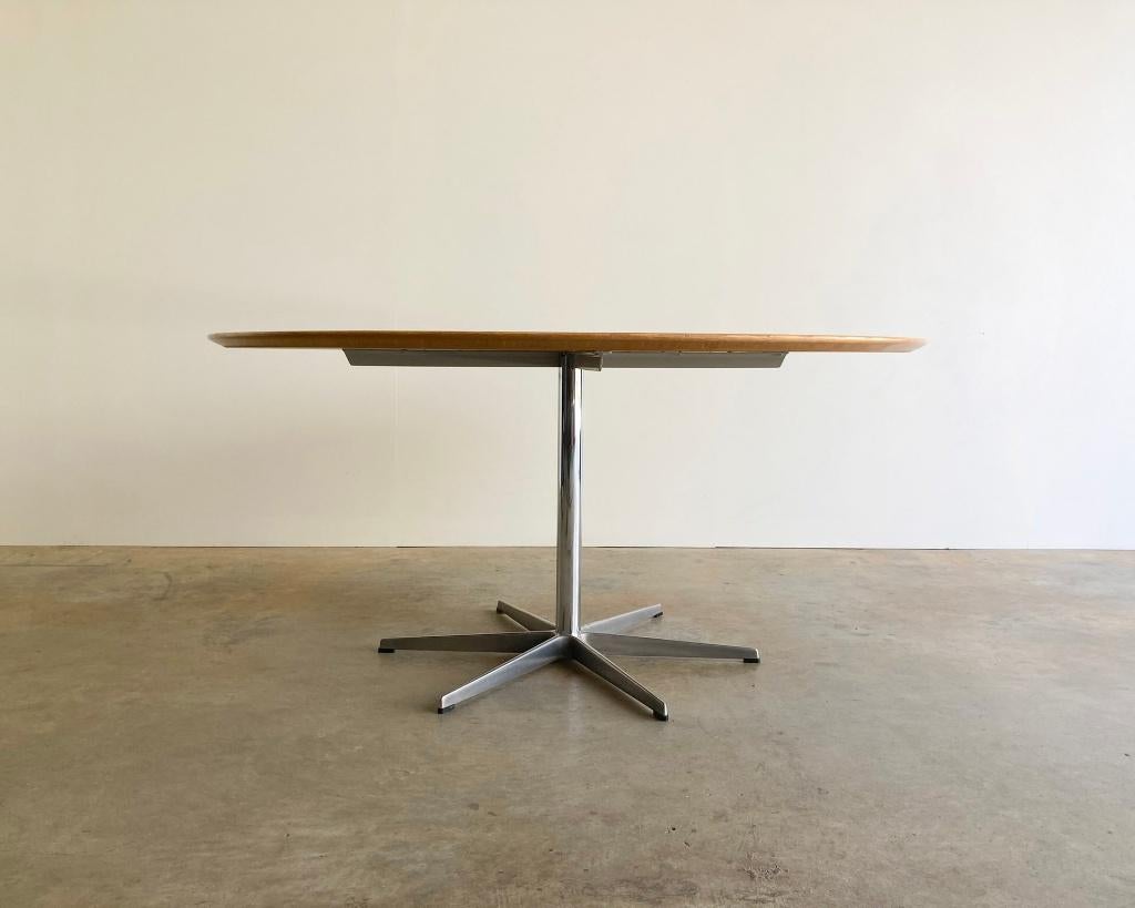 Fritz Hansen Circular vintage tafel door Arne Jacobsen 1967, Ophalen, Gebruikt, Molenakkerstraat 10b, Modern vintage design