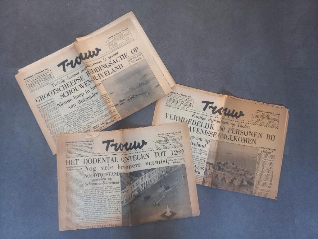 3x Oude krant Trouw  3-4-5 februari1953, Ophalen of Verzenden, 1940 tot 1960, Gebruikt