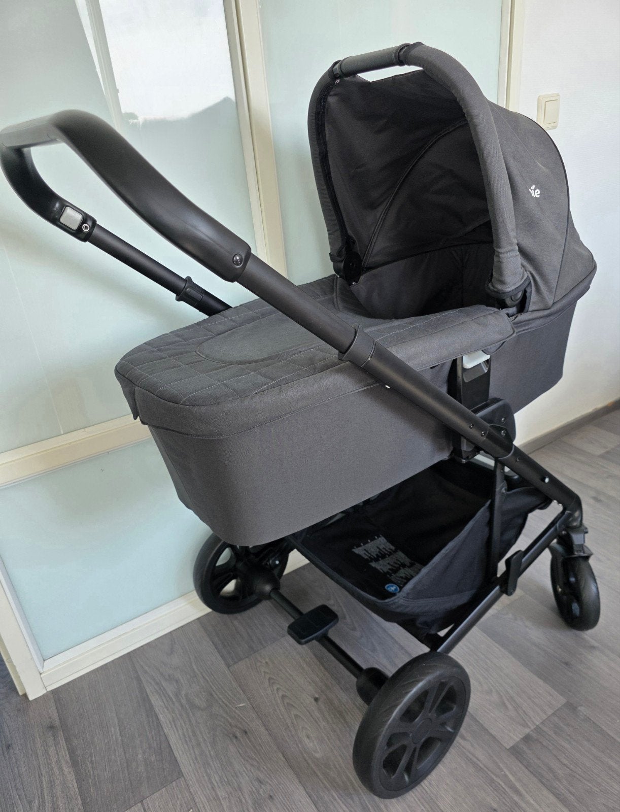 Nieuw  nooit gebruikt Joie Chrome 2 Trio 3-in-1 Kinderwagen, Nieuw, Combiwagen, Verstelbare duwstang, Ophalen