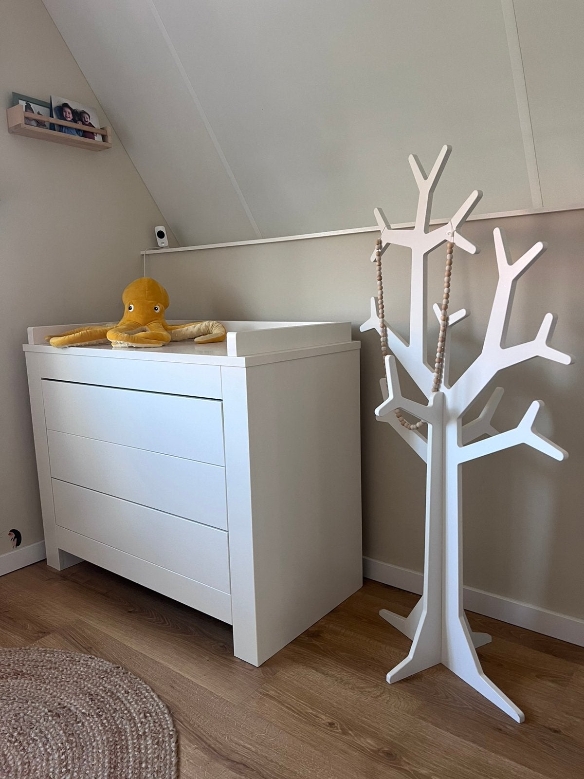 Kidsmill kapstok boom - babykamer eyecatcher, Ophalen, 100 tot 150 cm, Zo goed als nieuw, Staande kapstok