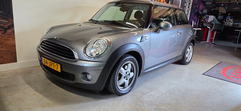 Mini 1.4 16V ONE 55KW 2009 Grijs, Auto's, Mini, Voorwielaandrijving, Stof, Zwart, 4 cilinders