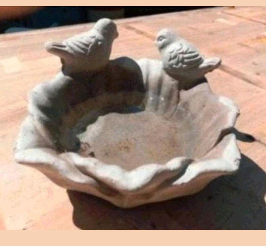 Mooi vogelbadje / waterschaal met vogels, beton, Ophalen of Verzenden, Gebruikt, Beton, Dierenbeeld