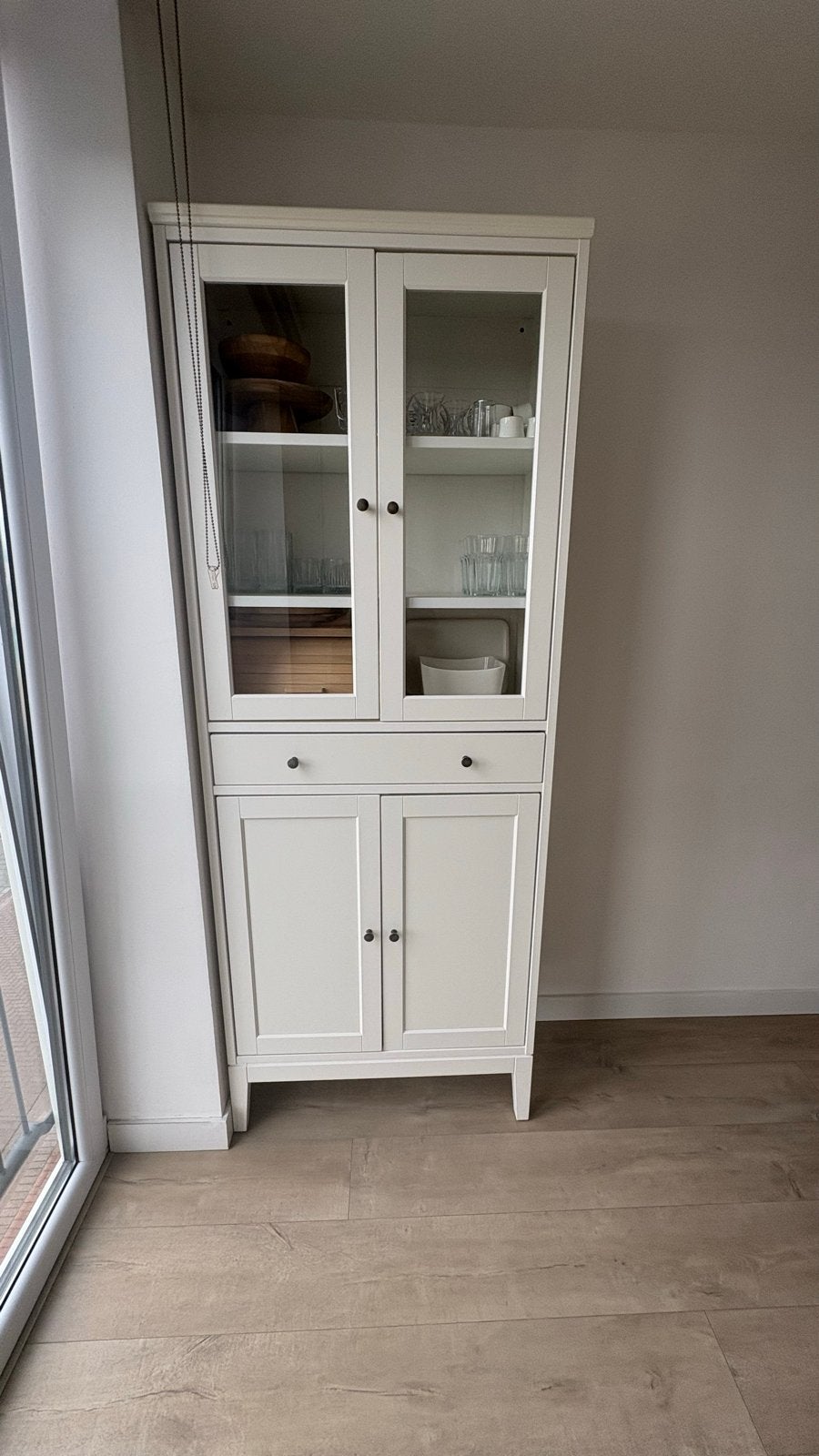IKEA buffetkast, wit, met glazen deuren en lades, Huis en Inrichting, Ophalen, 50 tot 100 cm, Zo goed als nieuw, Met lade(s)