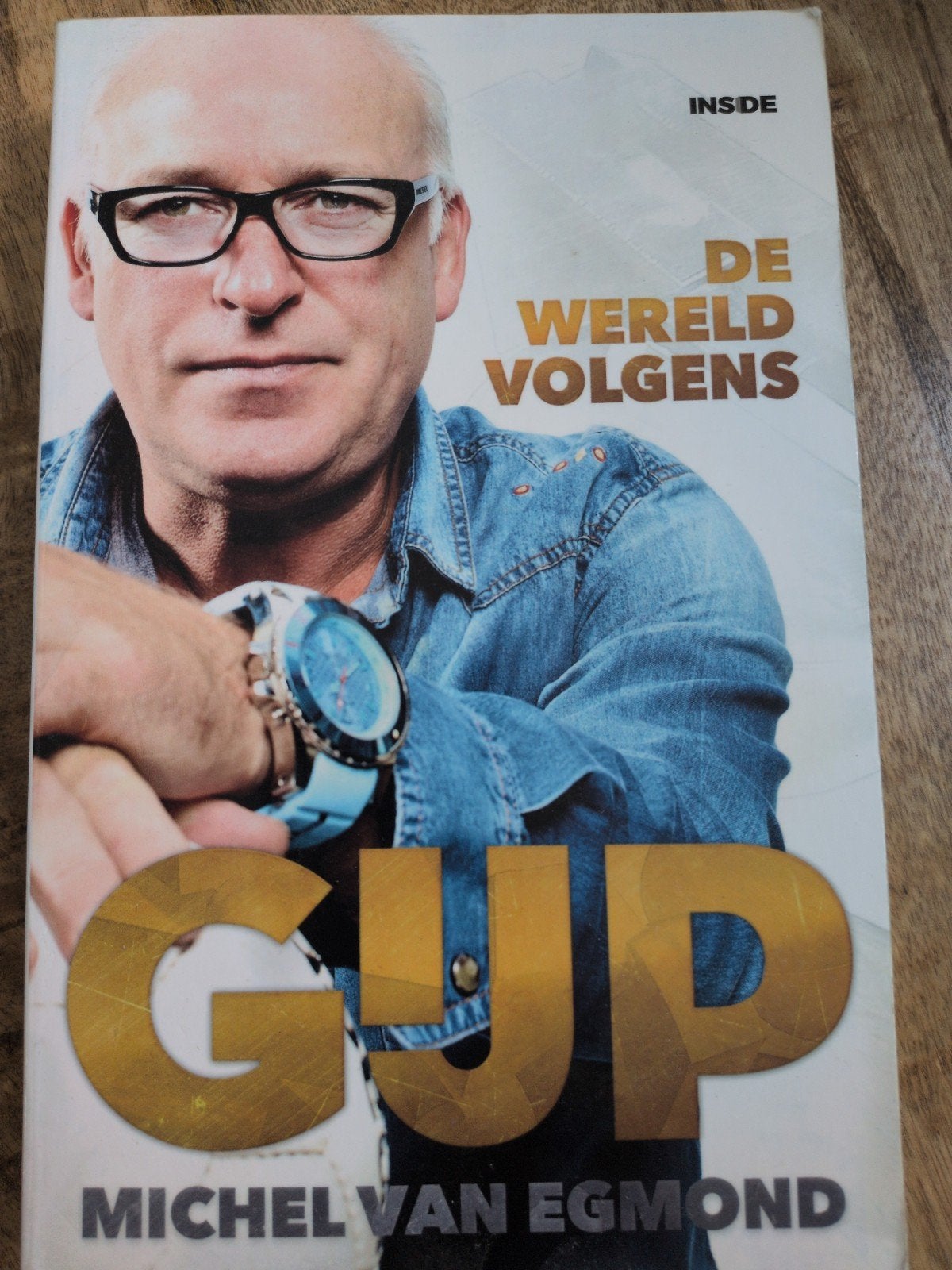 De Wereld Volgens Gijp - Michel van Egmond (Goede Staat), Ophalen of Verzenden, Gelezen, Michel van Egmond