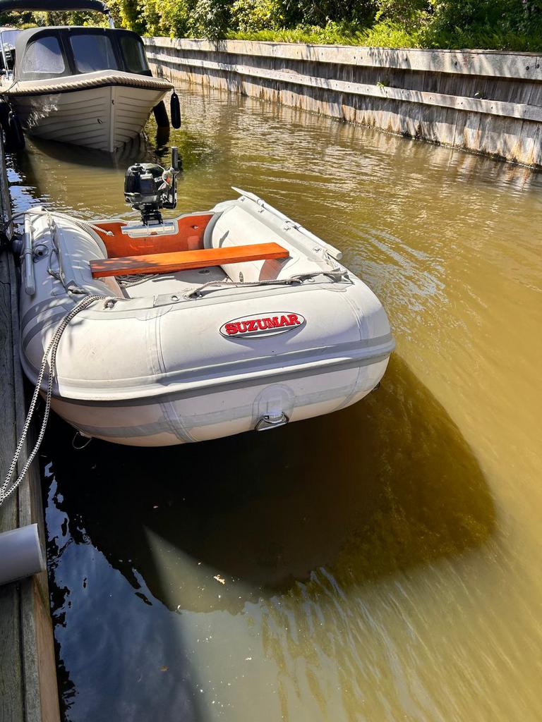 Suzumar rubberboot + Suzuki 2.5pk motor – vaarklaar, Watersport en Boten, Bootonderdelen, Ophalen of Verzenden, Gebruikt