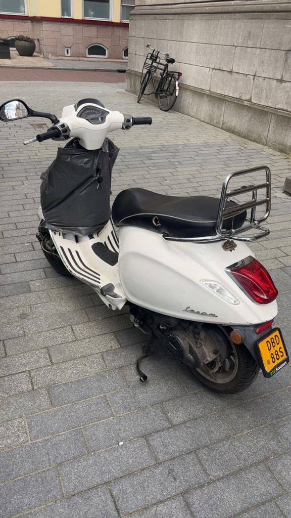 Vespa sprint euro5, Ophalen, Zo goed als nieuw, Benzine