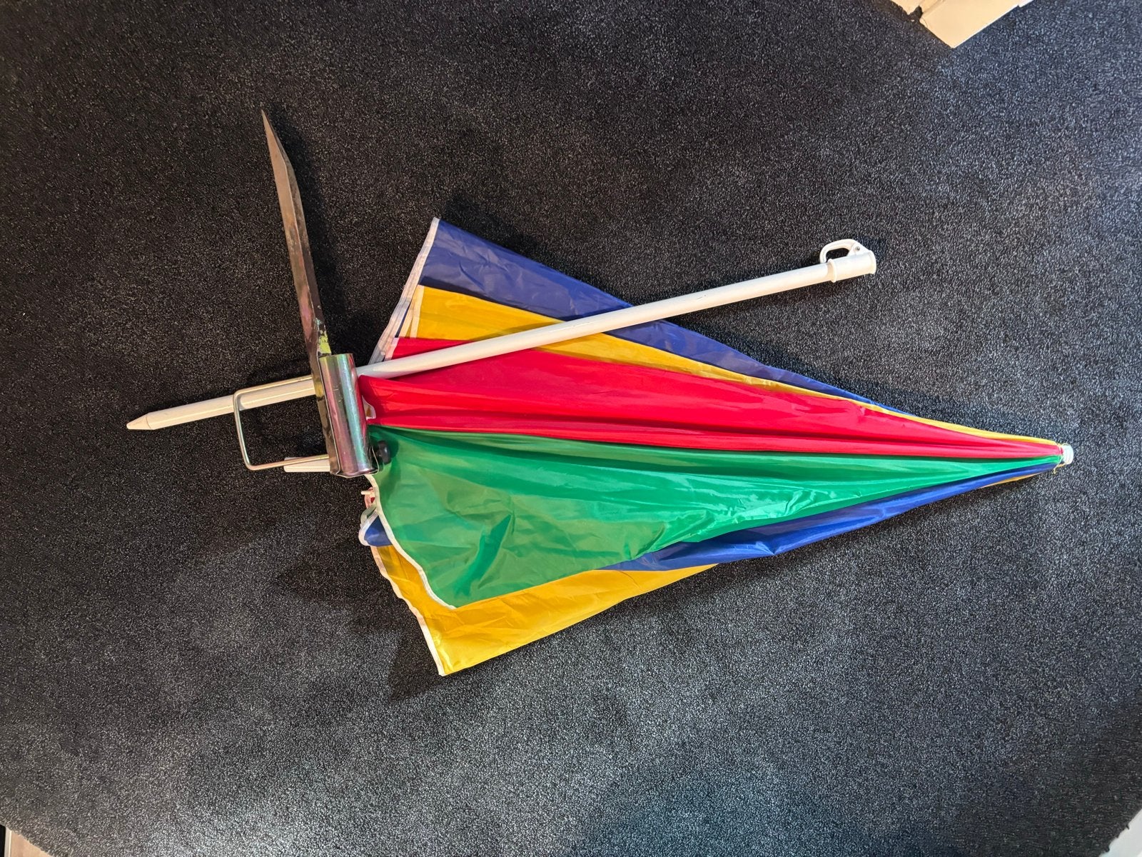 Kleurrijke strandparasol met grondanker, Ophalen, Gebruikt, 1 tot 2 meter, Strandparasol