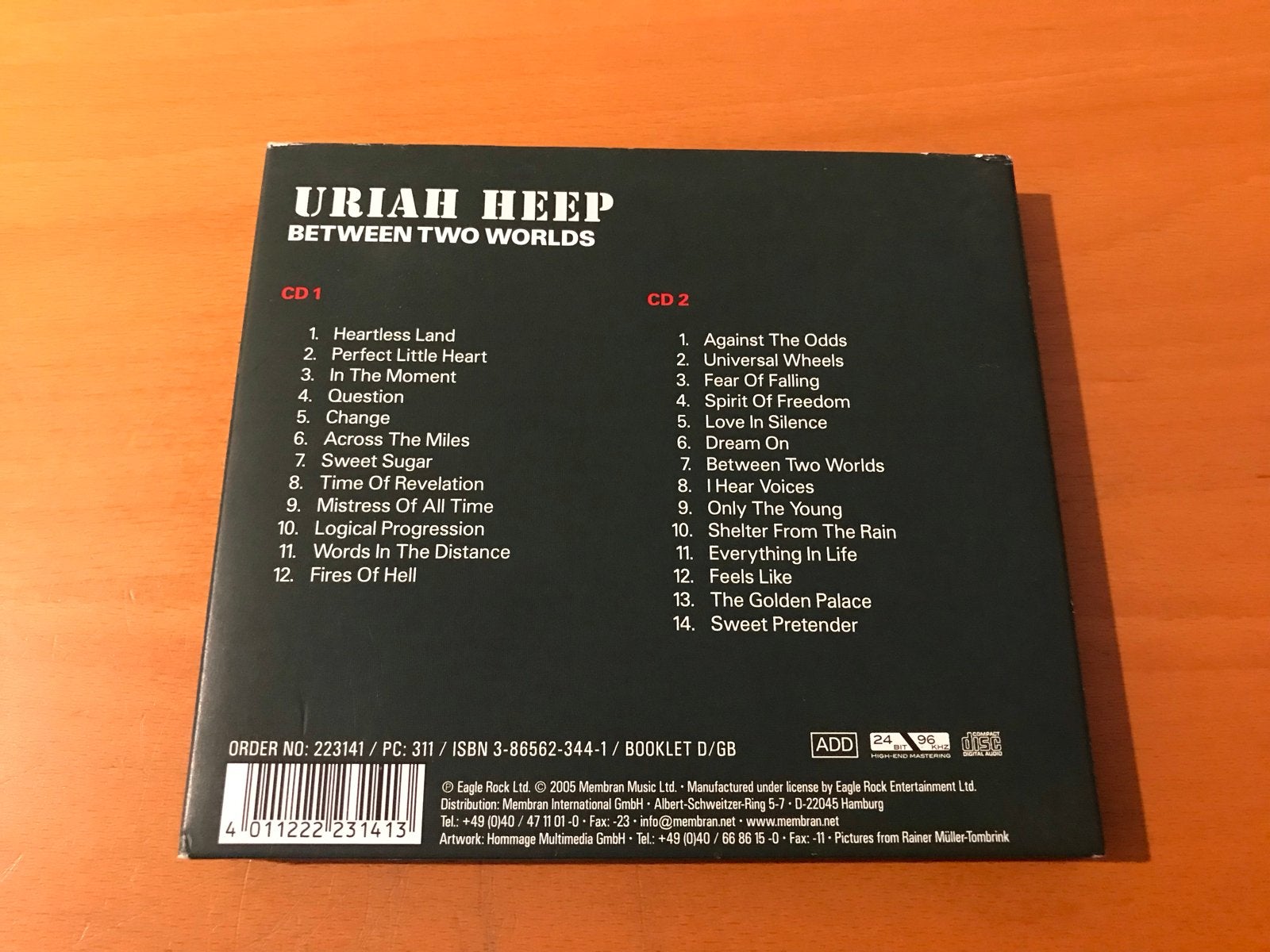 Uriah Heep - Between Two Worlds (2 CD Set) Digipack, Ophalen of Verzenden, Zo goed als nieuw, Inclusief boekje, Classic Rock