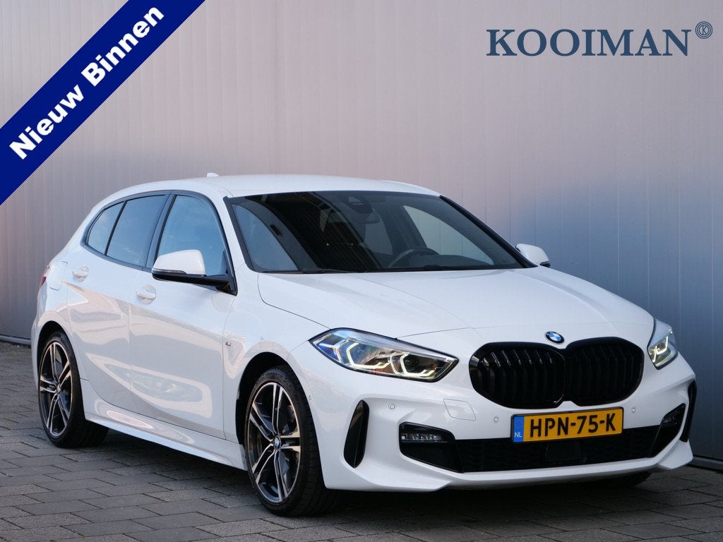 BMW 1-serie 116i M-sport 109Pk Automaat Apple Carplay / Came, Auto's, BMW, Gebruikt, Leder en Stof, Wit, Bedrijf