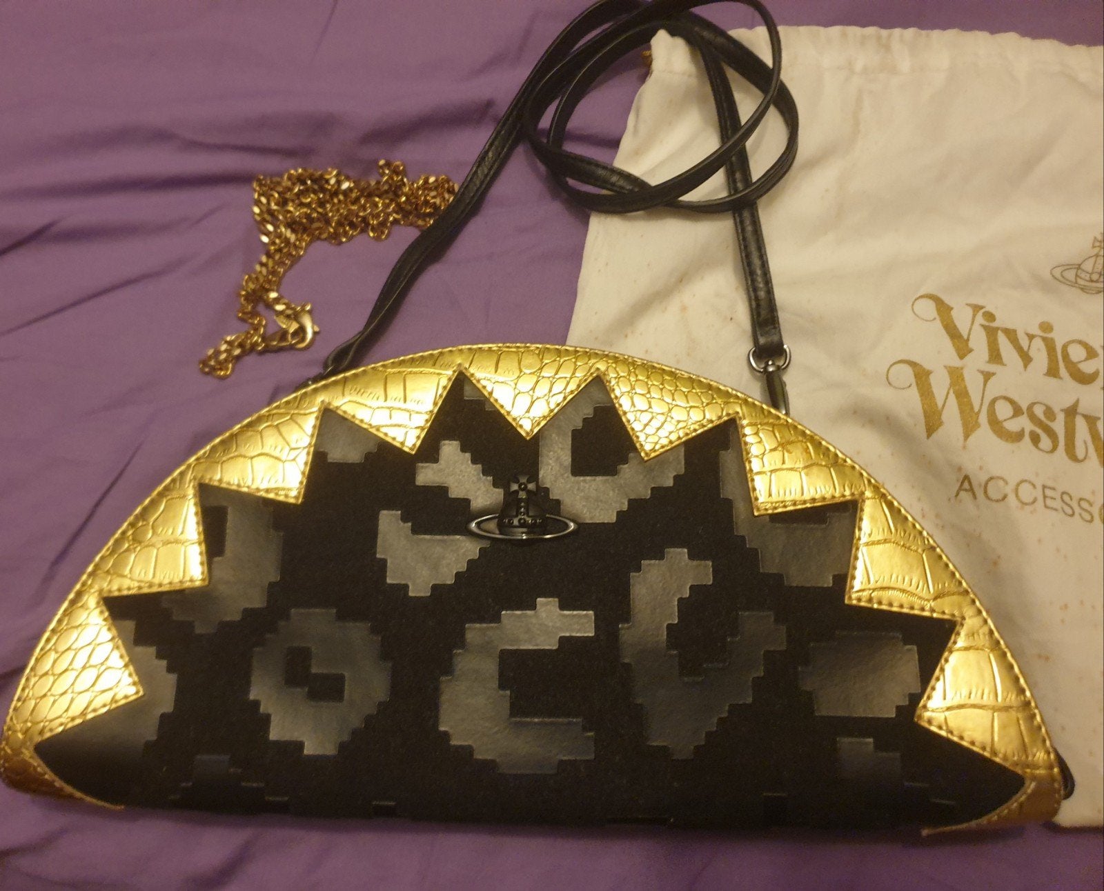 Vivienne Westwood schoudertas goudkleurig met een extra band, Ophalen of Verzenden, Zo goed als nieuw, Zwart, Schoudertasje