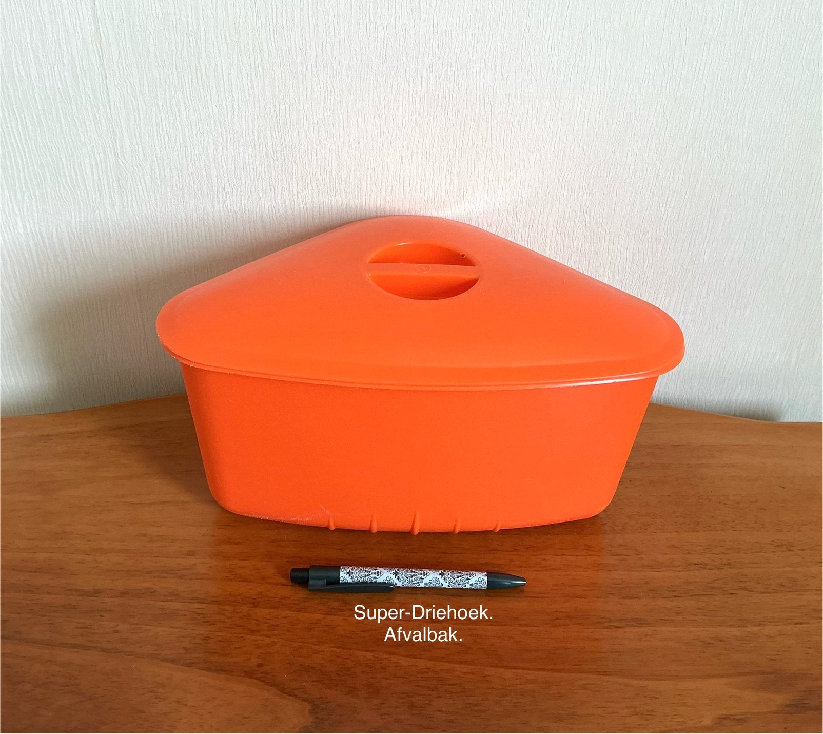 Tupperware Super- Driehoek Afvalbak Aardappelbak e.d.€14,00., Ophalen of Verzenden, Zo goed als nieuw