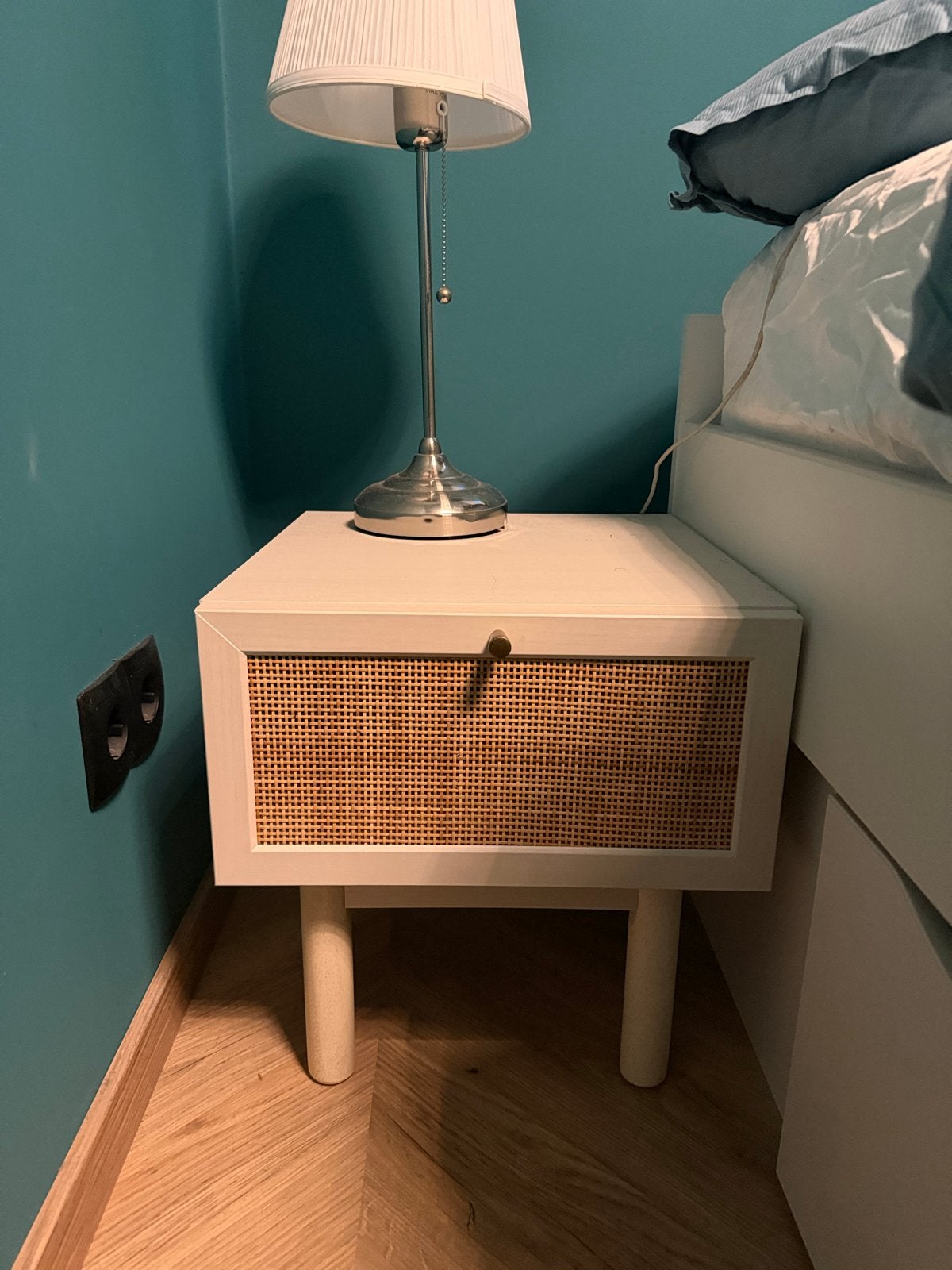 MADE Nachtkastje met rotan lade, licht beige, Ophalen, Minder dan 45 cm, Zo goed als nieuw, Minder dan 55 cm