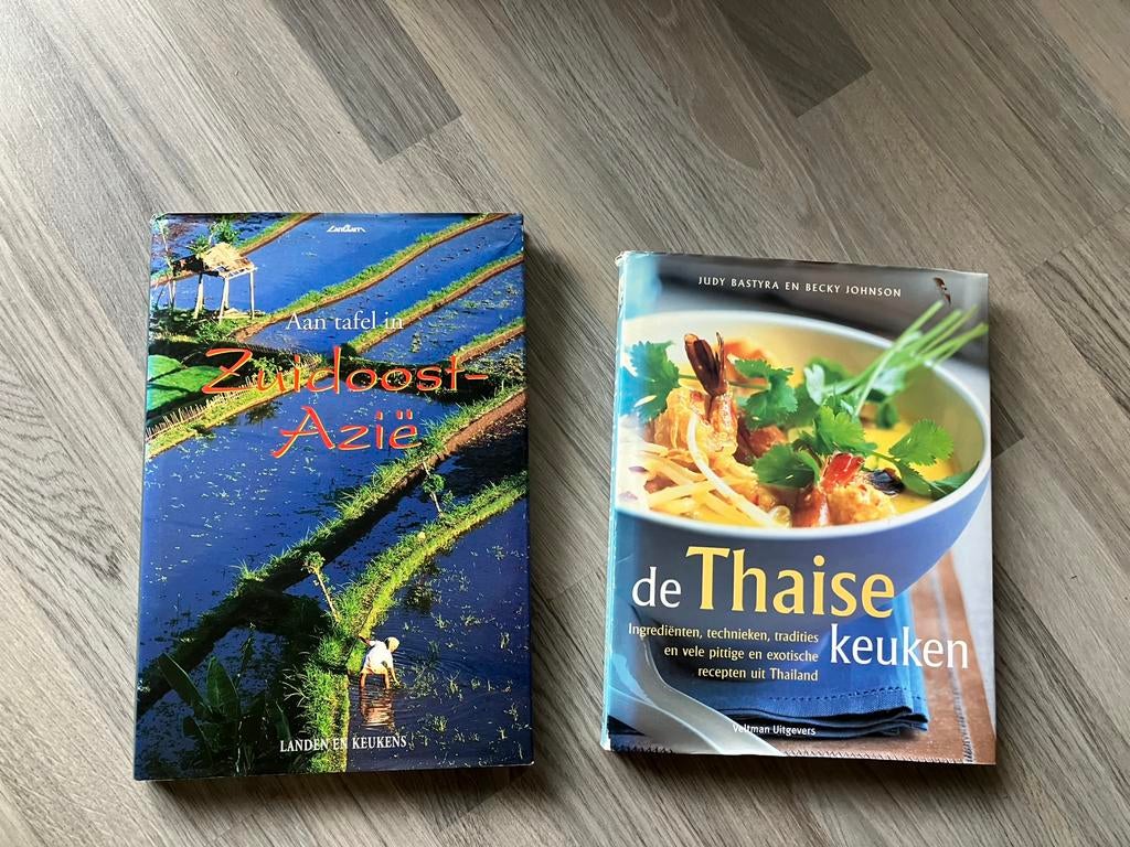 2 Aziatische kookboeken met gratis pastaboek, Boeken, Ophalen of Verzenden