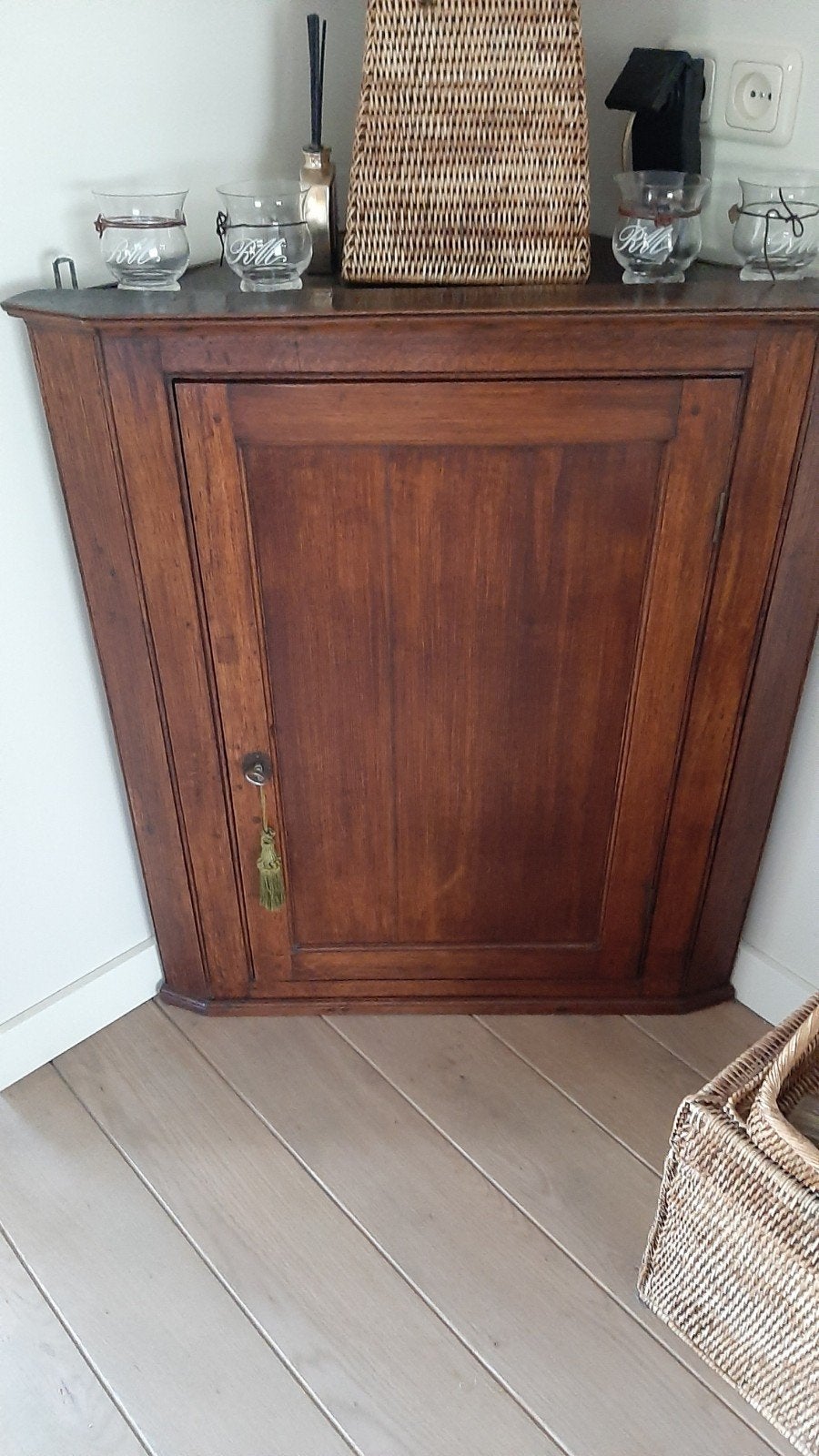 Antiek hoekkastje, Ophalen of Verzenden