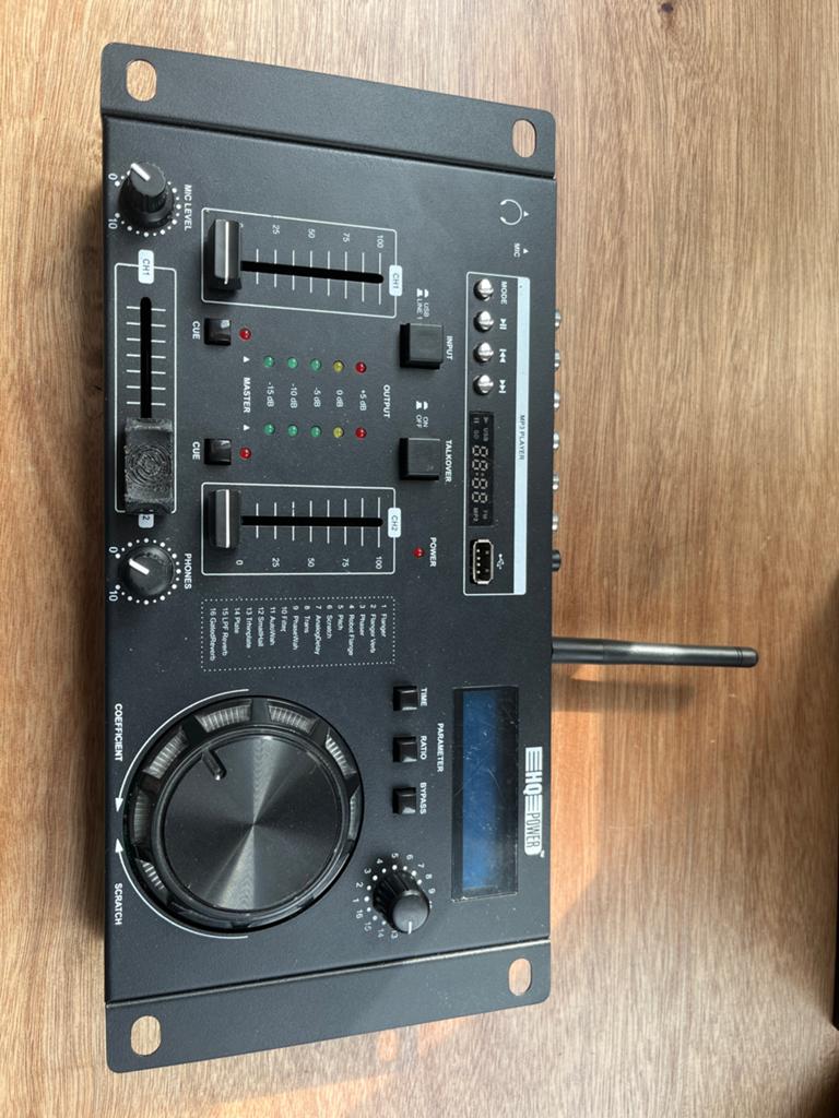 HQ Power Mengpaneel met ingebouwde effecten - 2 kanalen, Muziek en Instrumenten, Mengpanelen, Ophalen, Gebruikt, Minder dan 5 kanalen