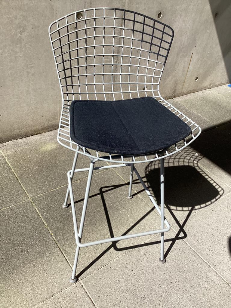 Design knoll barkruk van harry bertoia, 1 kruk, Ophalen, Zo goed als nieuw