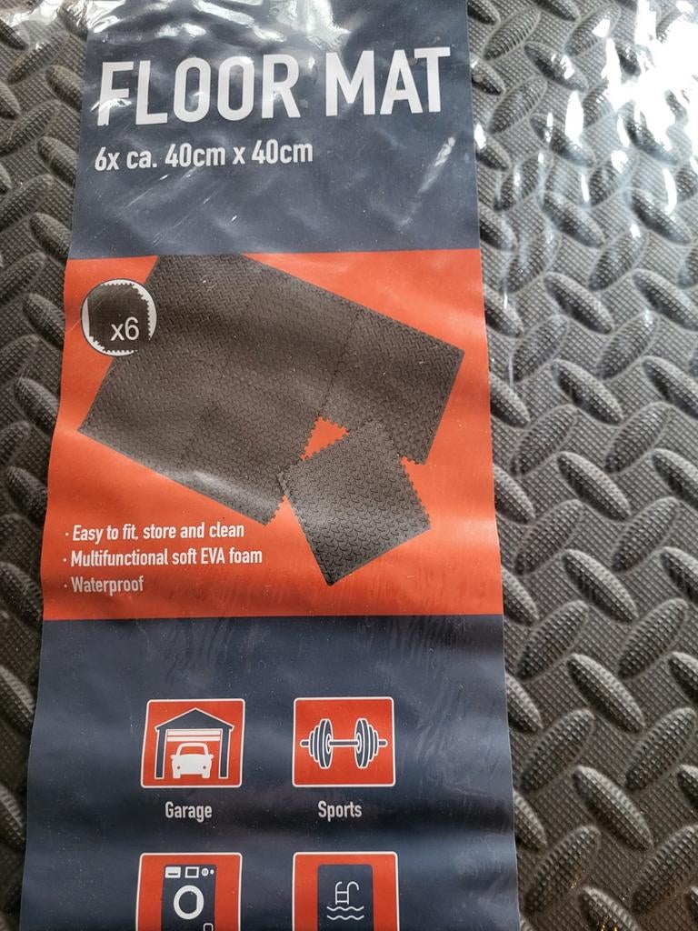 Bijna 4 pakken RUBBEREN VLOERTEGELS, Ophalen, 30 cm of meer, Steen of Klei, 50 tot 150 cm