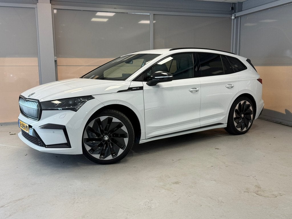 Skoda Enyaq iV 60 Sportline | CAMERA | 21"LM VELGEN | MATRIX, Auto's, Skoda, Automaat, Achterwielaandrijving, Gebruikt, Zwart