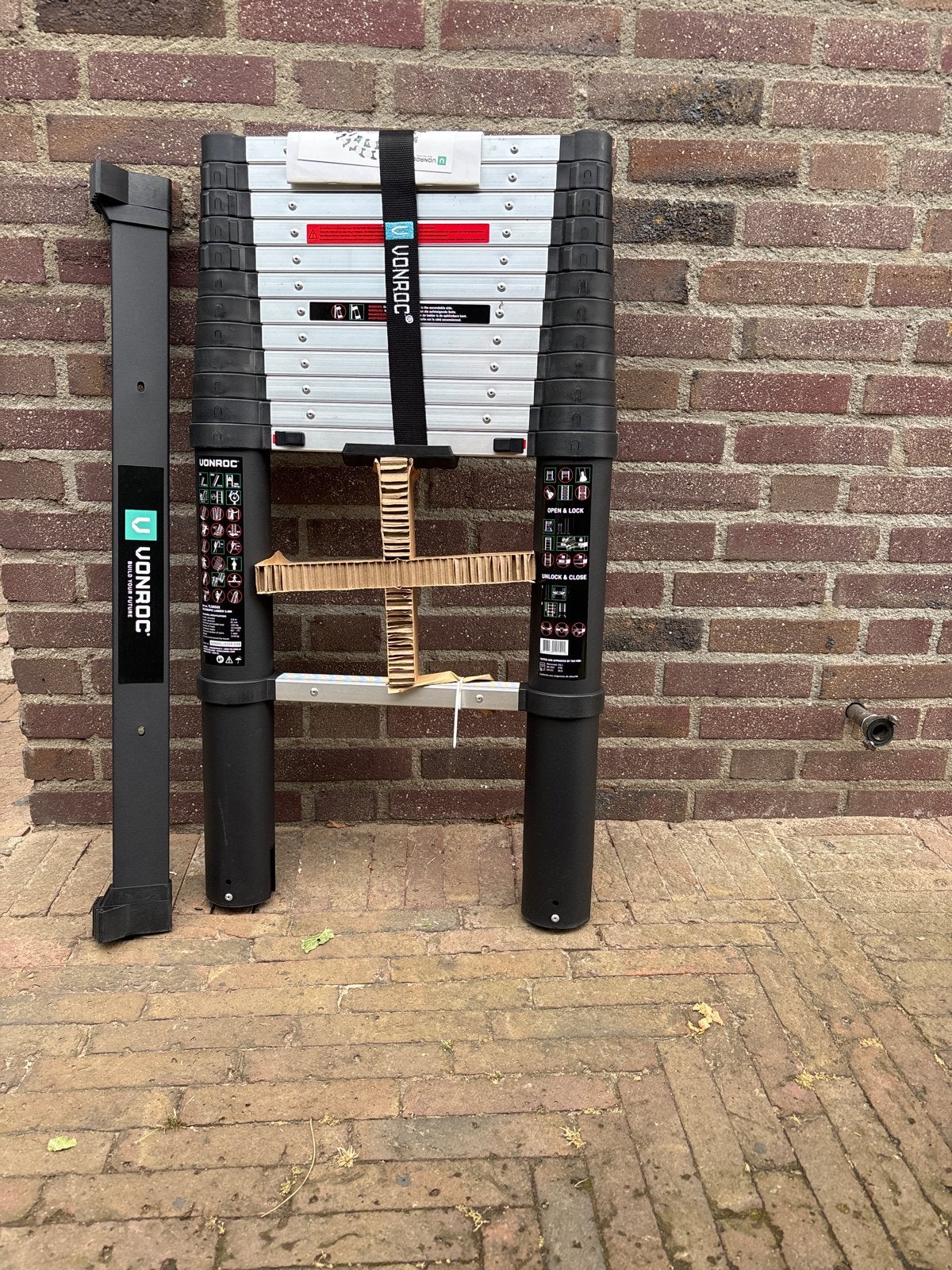 VONROC Telescopische Ladder 3,8 M - nieuw in de verpakkingen, Ophalen, Gebruikt, Ladder, Opvouwbaar of Inschuifbaar