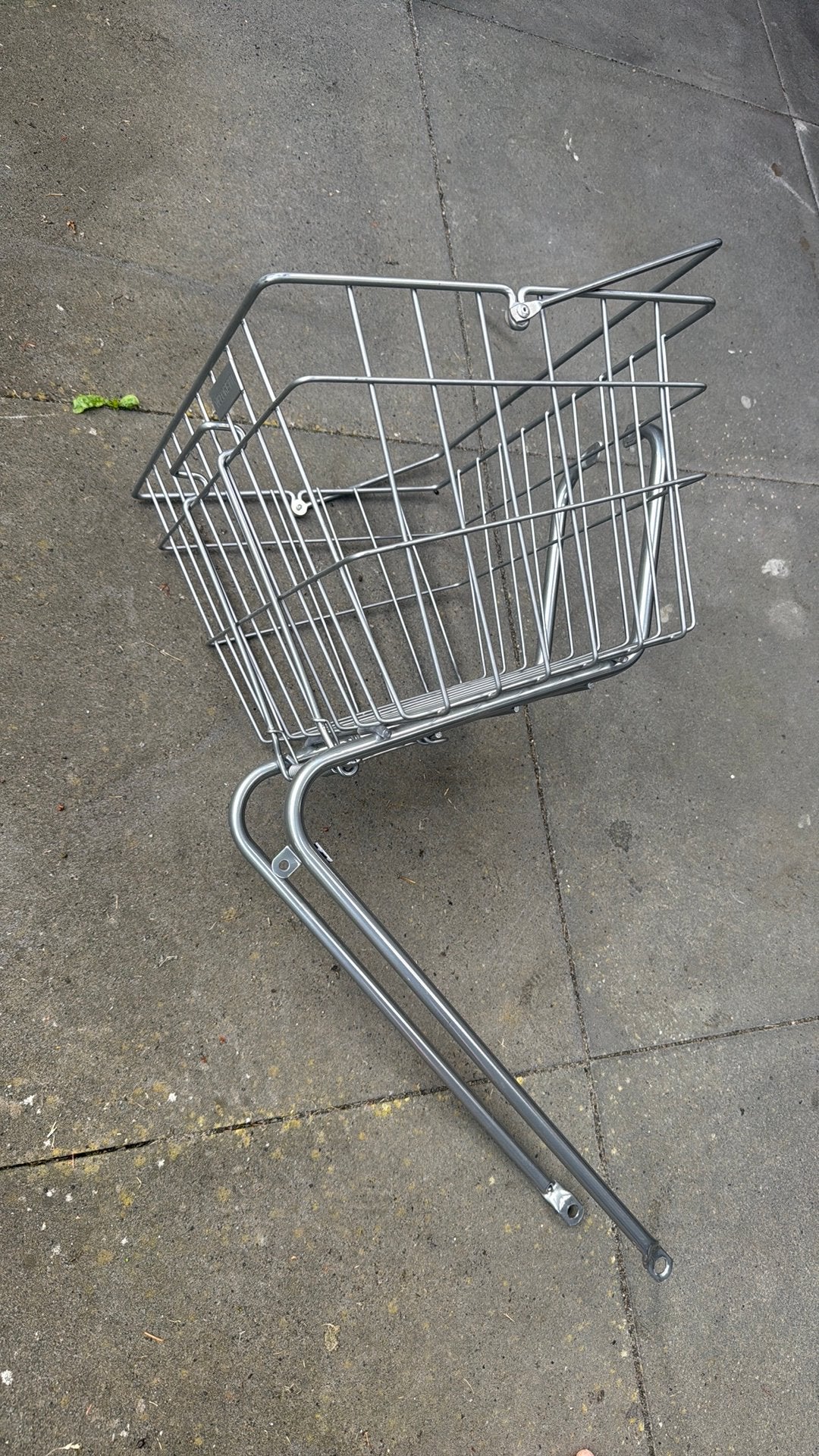 Nieuwe Veloretti mand en drager, Ophalen, Zo goed als nieuw