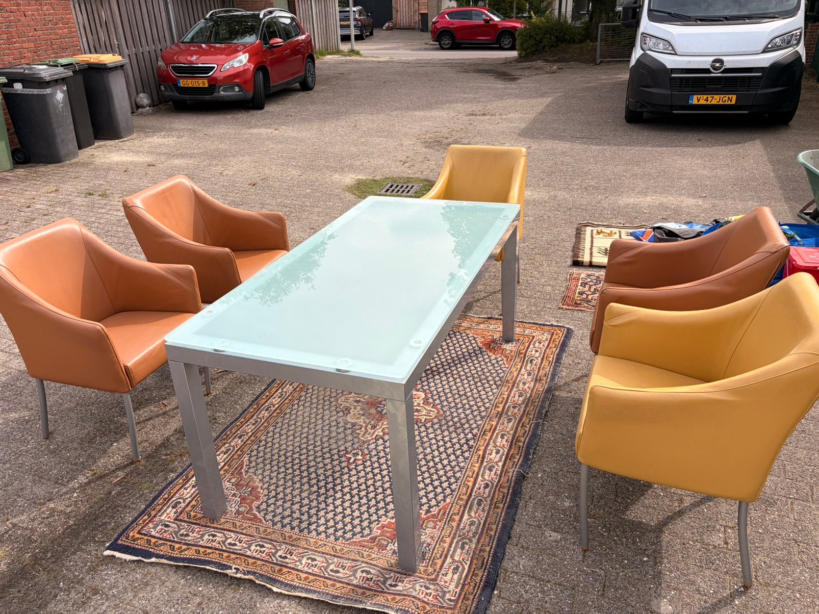Tafel inmiddels verkocht , nog 2 stoelen beschikbaar, Ophalen, Gebruikt, 100 tot 150 cm, Strak ontwerp
