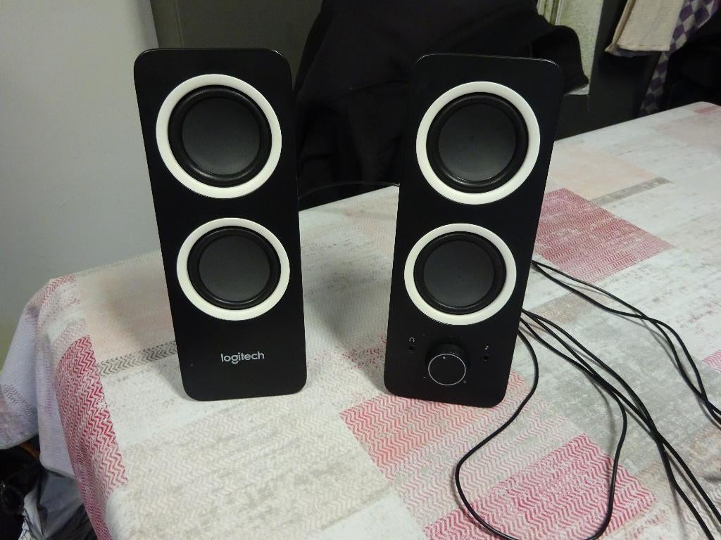 Logitech Speaker, Z200, Computers en Software, Pc speakers, Ophalen, Zo goed als nieuw, Overige typen, Logitech (speakers), Neovo (monitor)
