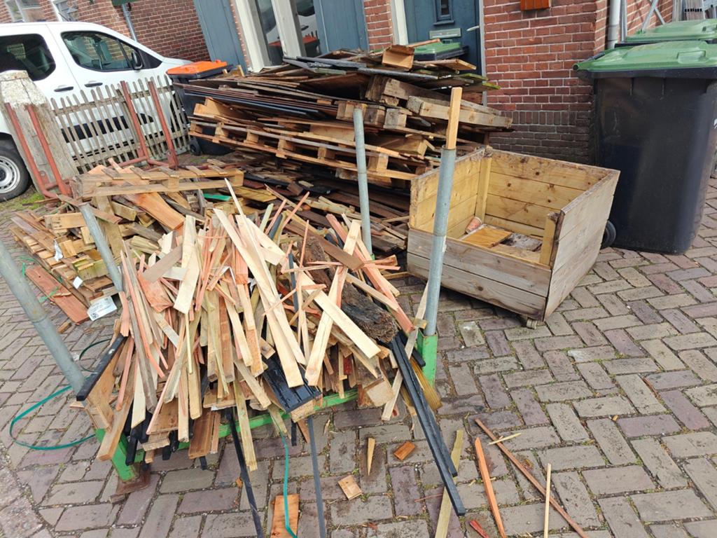 Gratis Pallets en kachelhout, Ophalen