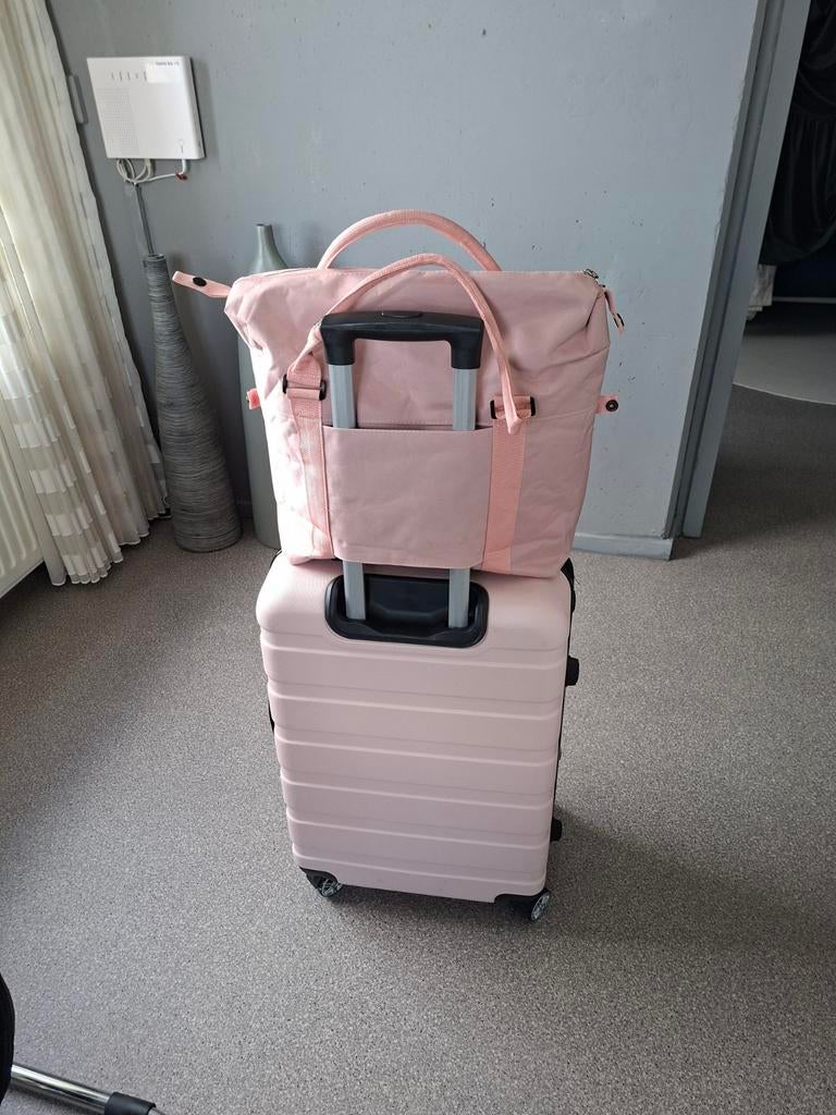 Roze trolley koffer met 4 soepele wielen en USA slot, Ophalen of Verzenden, Zo goed als nieuw, 35 tot 45 cm, Wieltjes