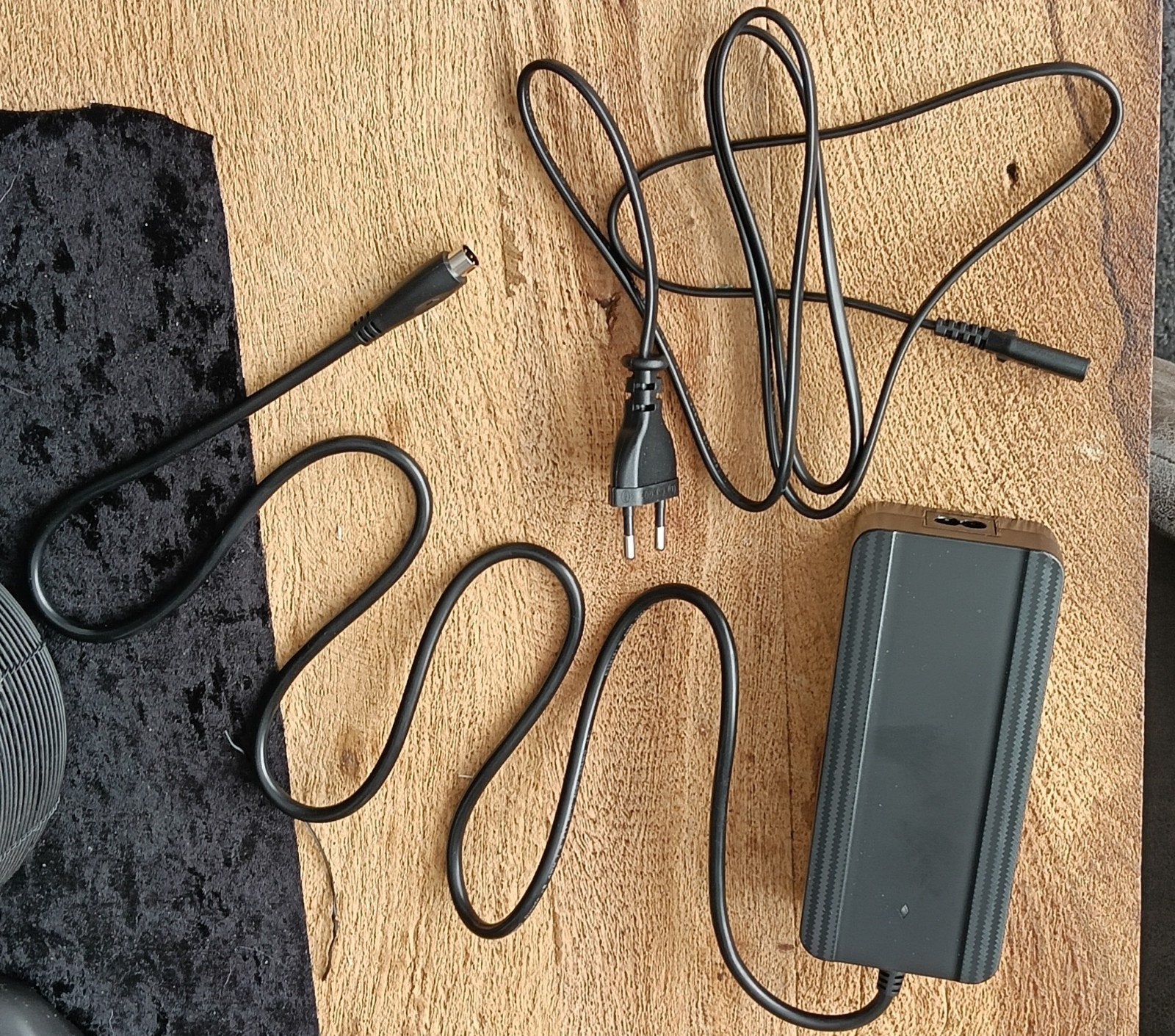 Stella oplader (Nieuw), Fietsen en Brommers, Fietsaccessoires | Fietsaccu's, Ophalen, Nieuw