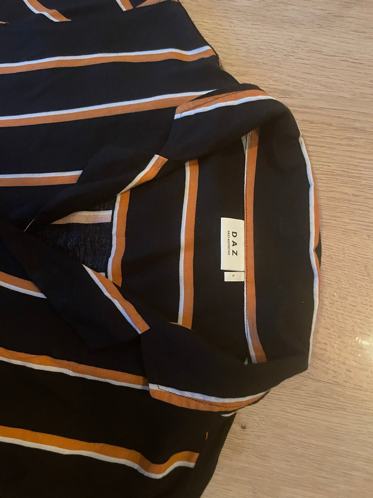 DAZ Aesthetikz Blouse L - Zwart, Oranje, Wit Streepdessin, Ophalen of Verzenden, Zo goed als nieuw, Maat 42/44 (L), Zwart